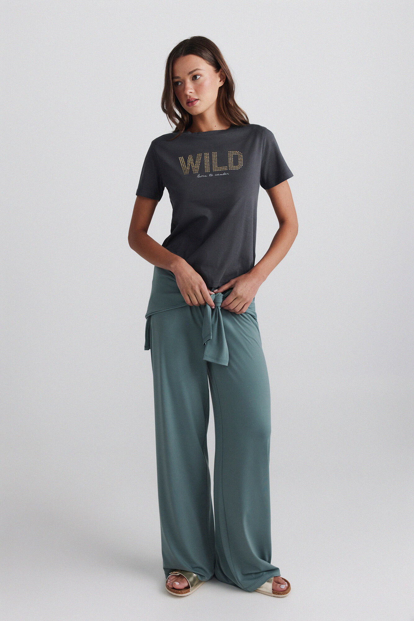 Springfield Playera de manga corta con texto y tachas