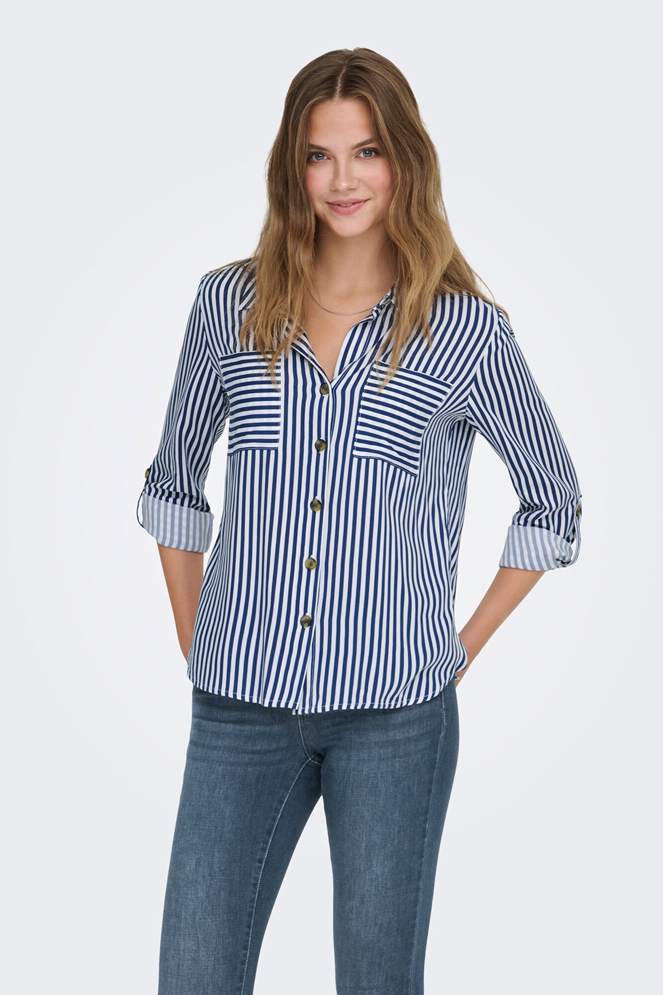 Only Camisa fluida con bolsillos frontales azulado