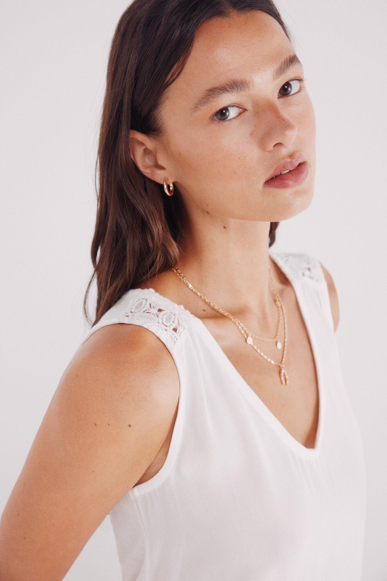 Springfield Playera escote v hombros crochet