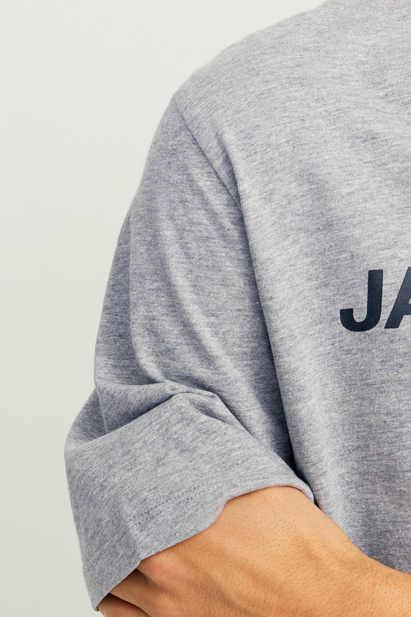 Jack & Jones Playera est&aacute;ndar fit gris