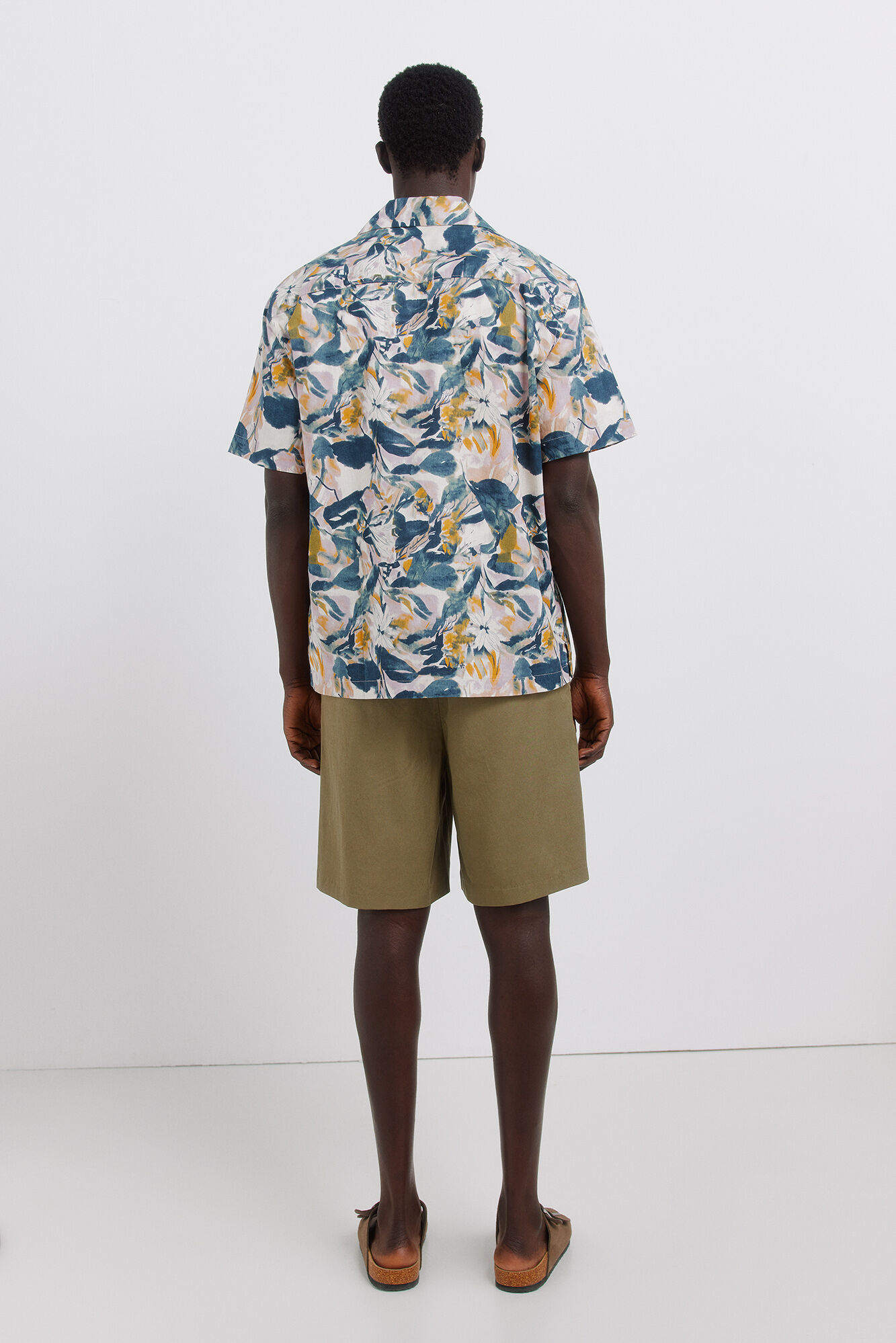 Springfield Bermuda fluida holgada kaki