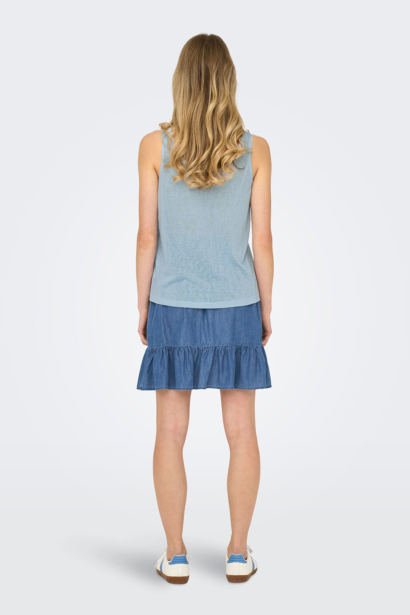 Only Camiseta regular fit tirantes azul tinta