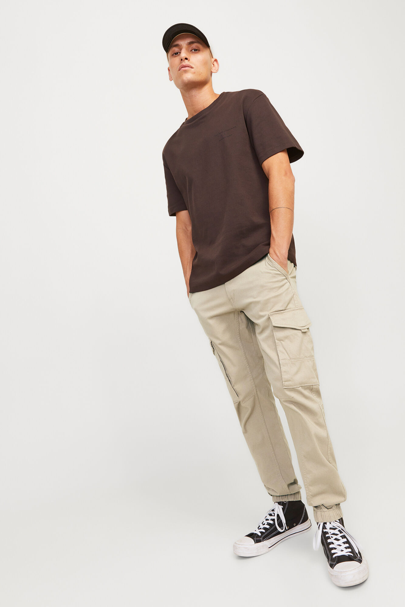 Jack & Jones Pantal&oacute;n cargo con pu&ntilde;o el&aacute;stico beige