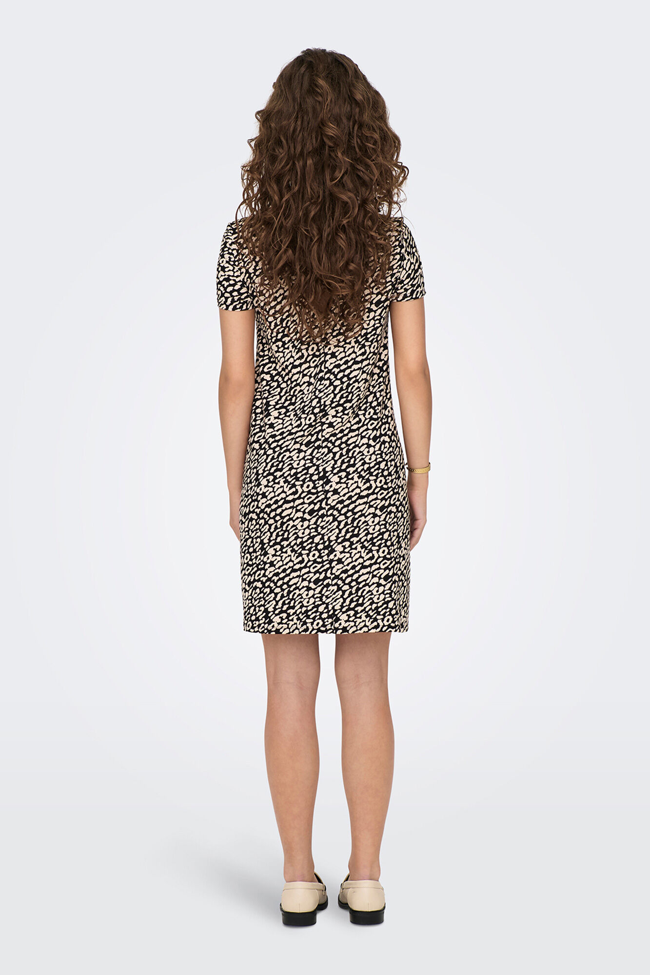 Only Vestido corto manga corta gris