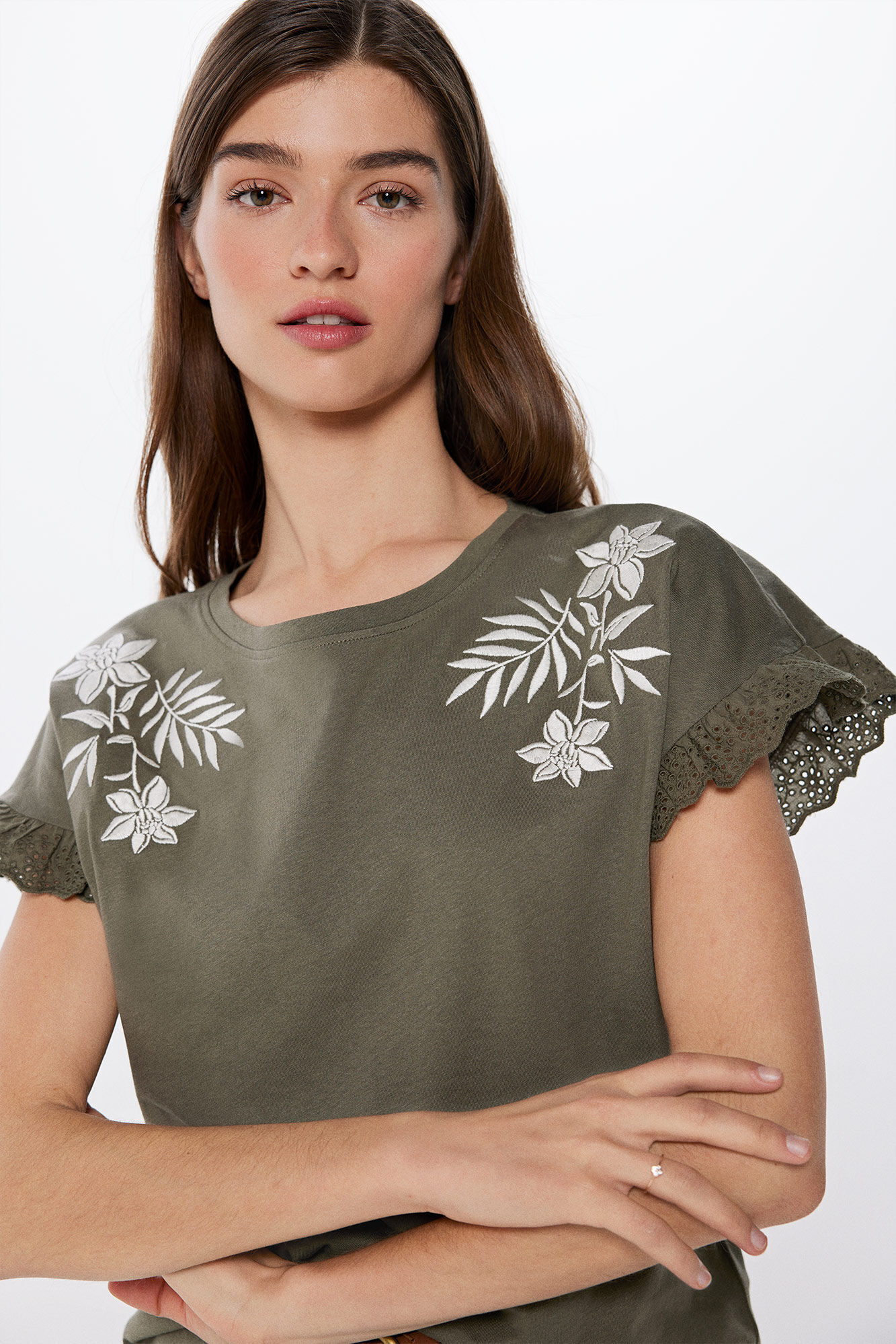 Playera Bordado Flor Tropical Playeras para mujer Springfield MX