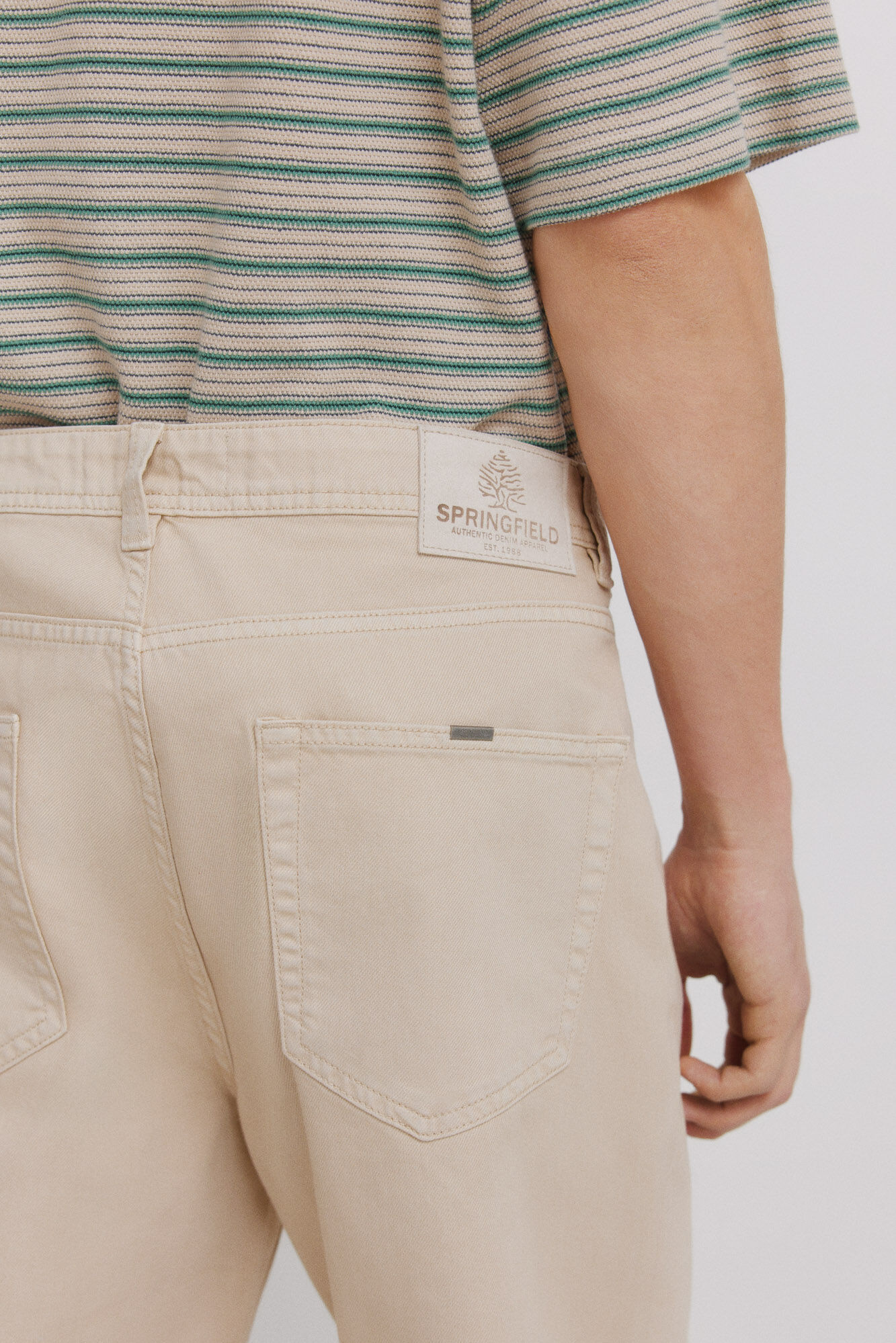 Springfield Pantal&oacute;n 5 bolsillos lavado straight fit caf&eacute;