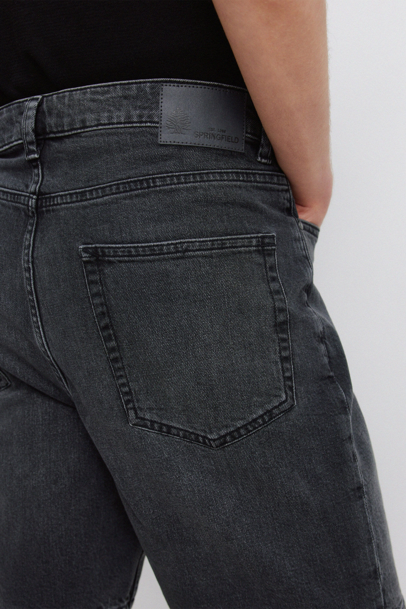 Springfield Bermuda de mezclilla negra lavado regular fit gris