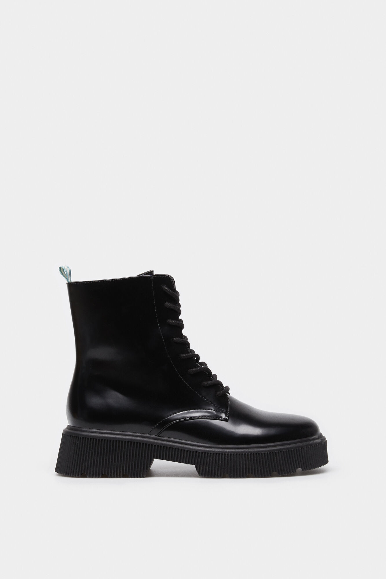 Bota Efecto Charol Suela Track Zapatos para mujer Springfield MX