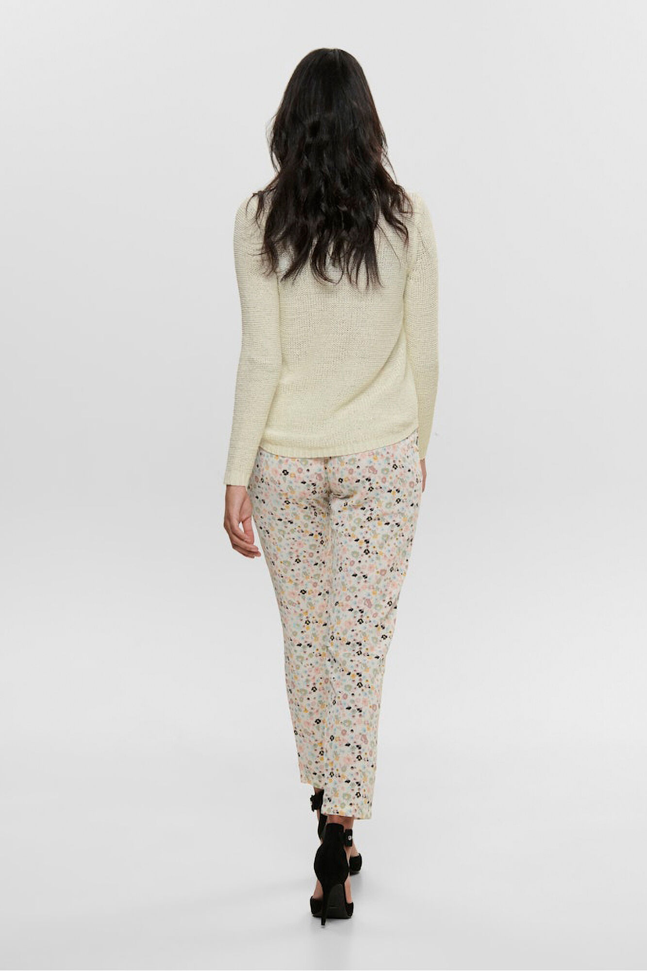 Only Su&eacute;tere cuello redondo natural