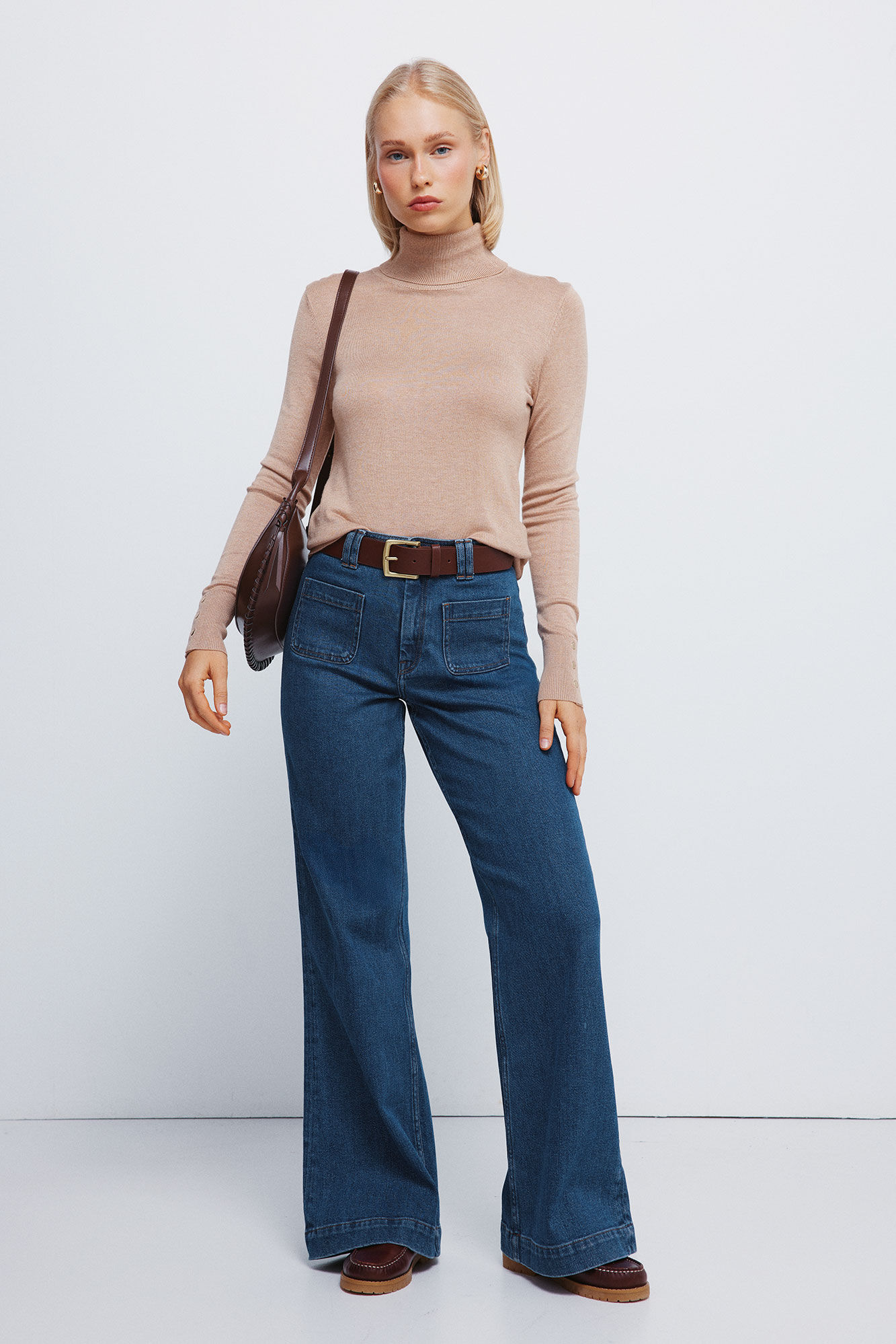 Springfield jersey de cuello alto con botones y pu&ntilde;os caf&eacute;