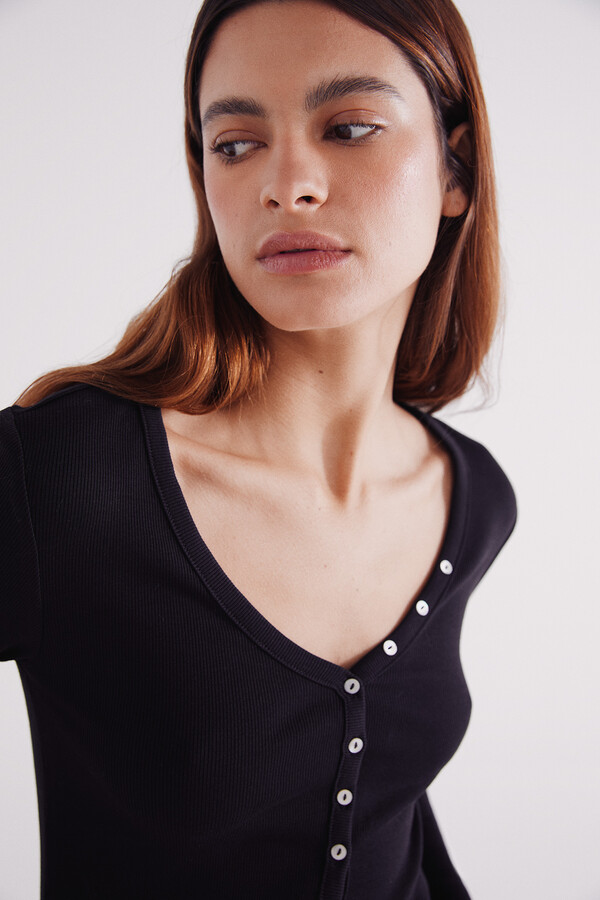 Springfield Playera panadera escote botones negro