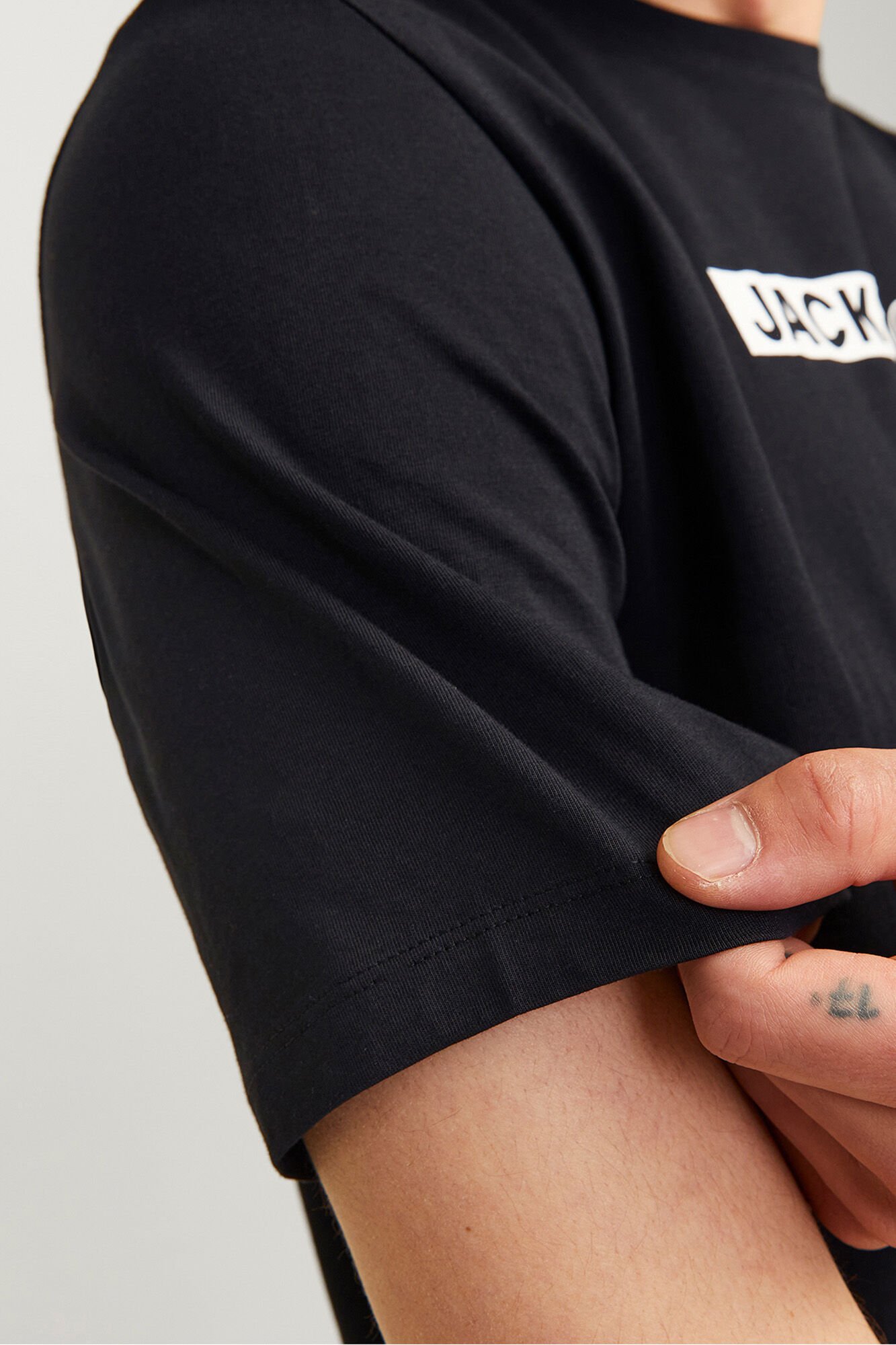 Jack & Jones Playera est&aacute;ndar fit gris