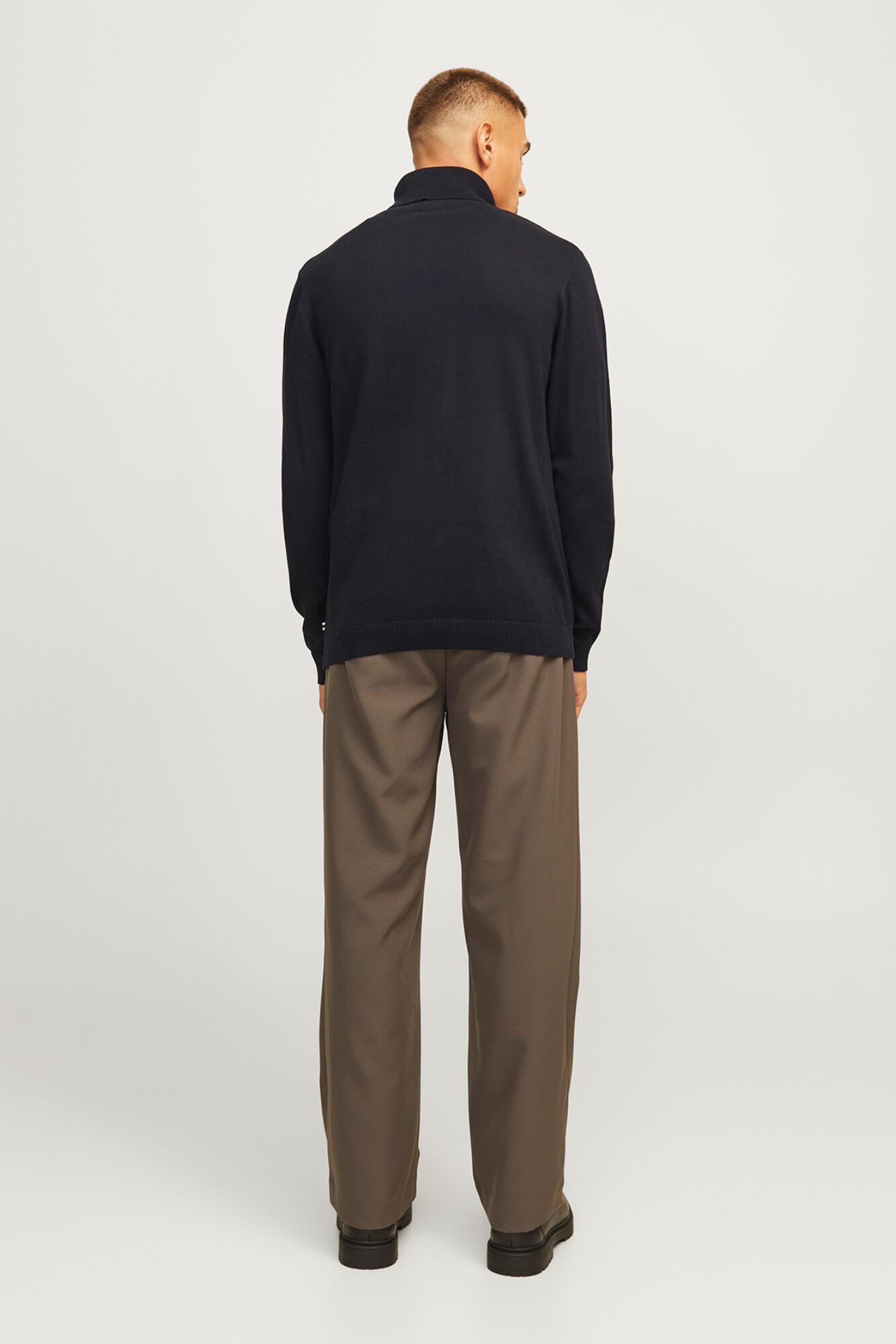 Jack & Jones Su&eacute;ter de algod&oacute;n de cuello alto negro