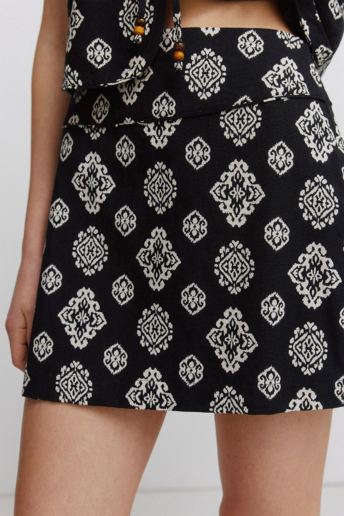 Springfield Falda corta de lino con estampado &eacute;tnico negro