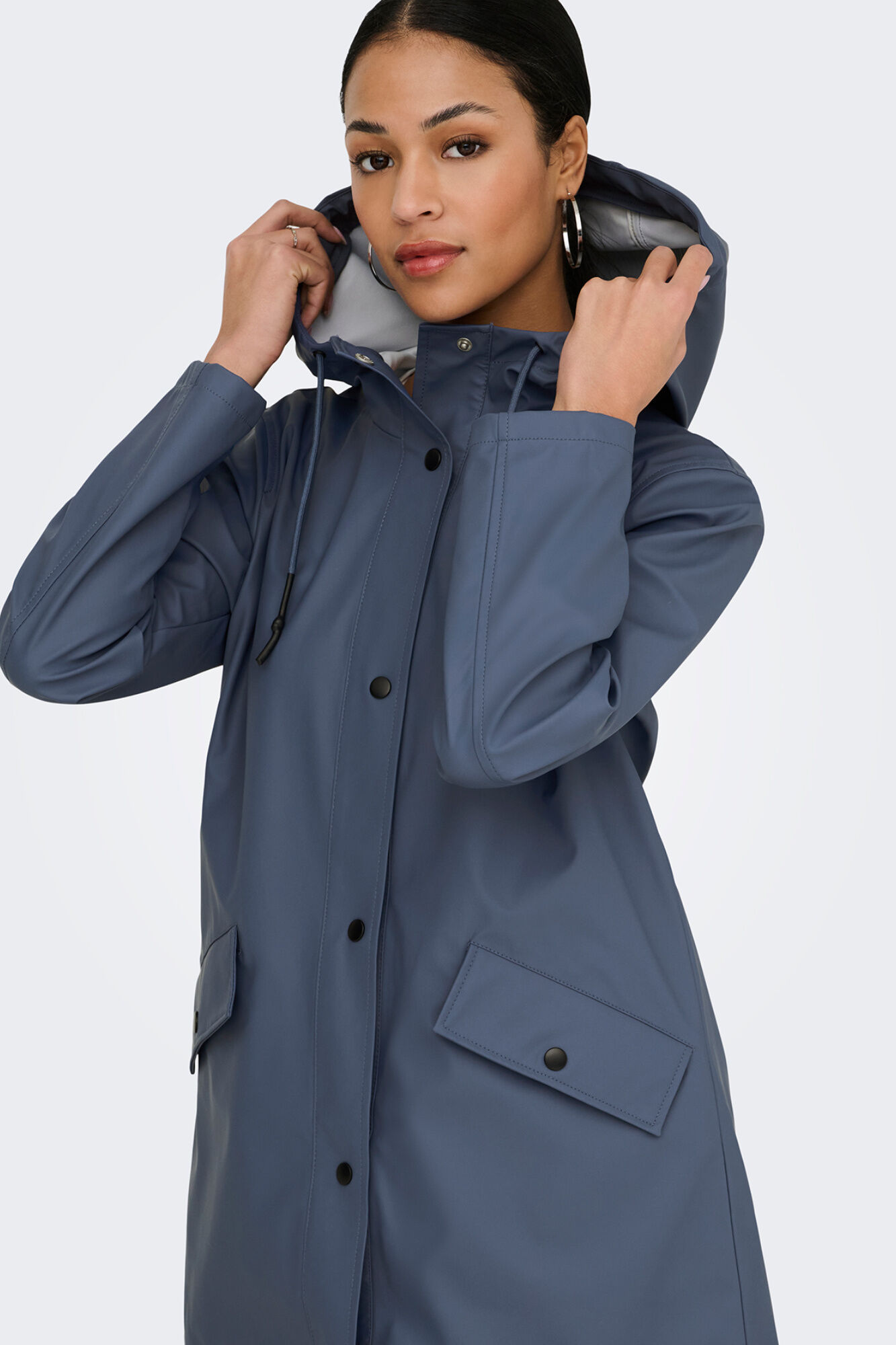 Only Impermeable con capucha marino
