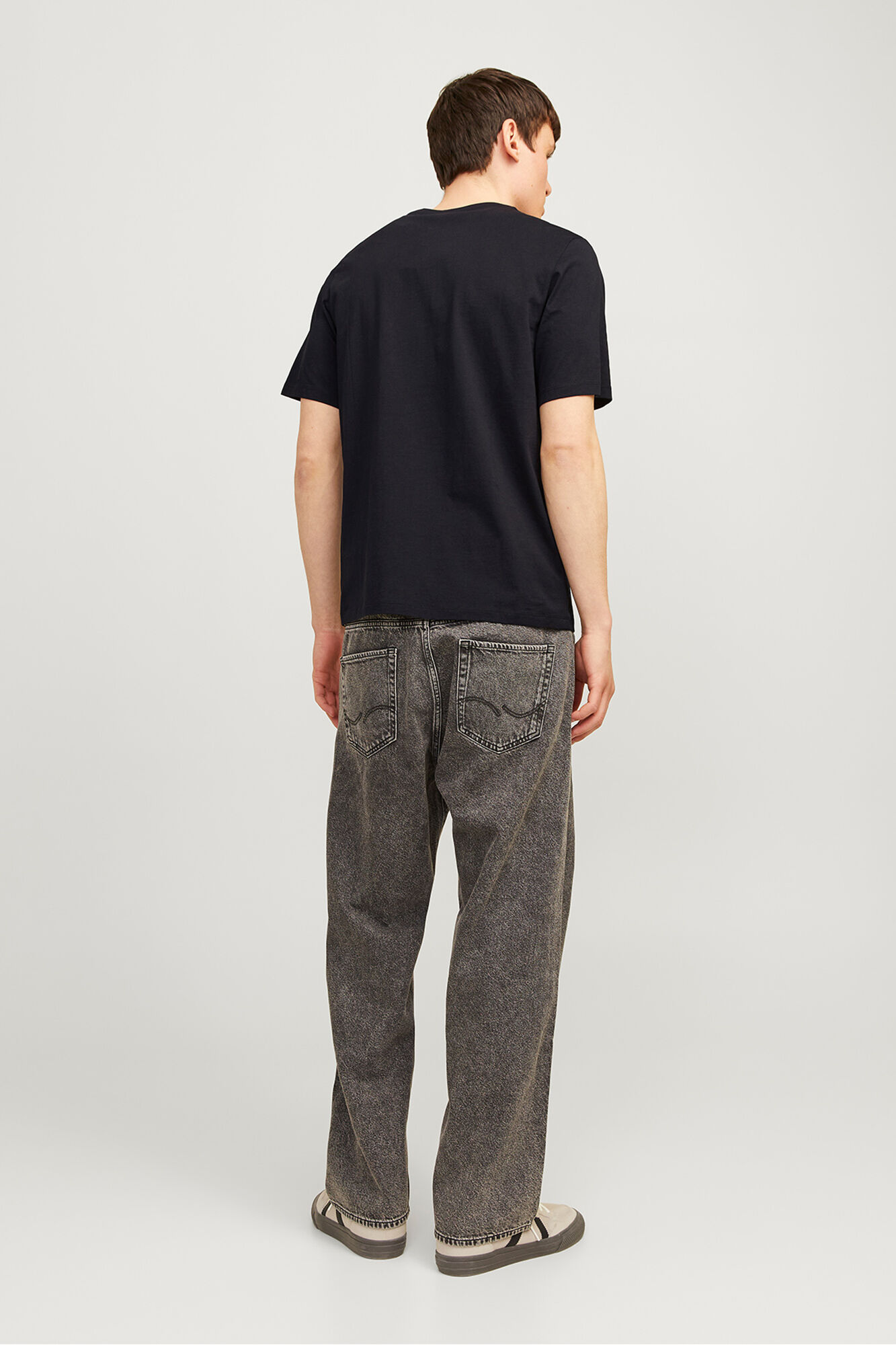 Jack & Jones Playera est&aacute;ndar fit gris