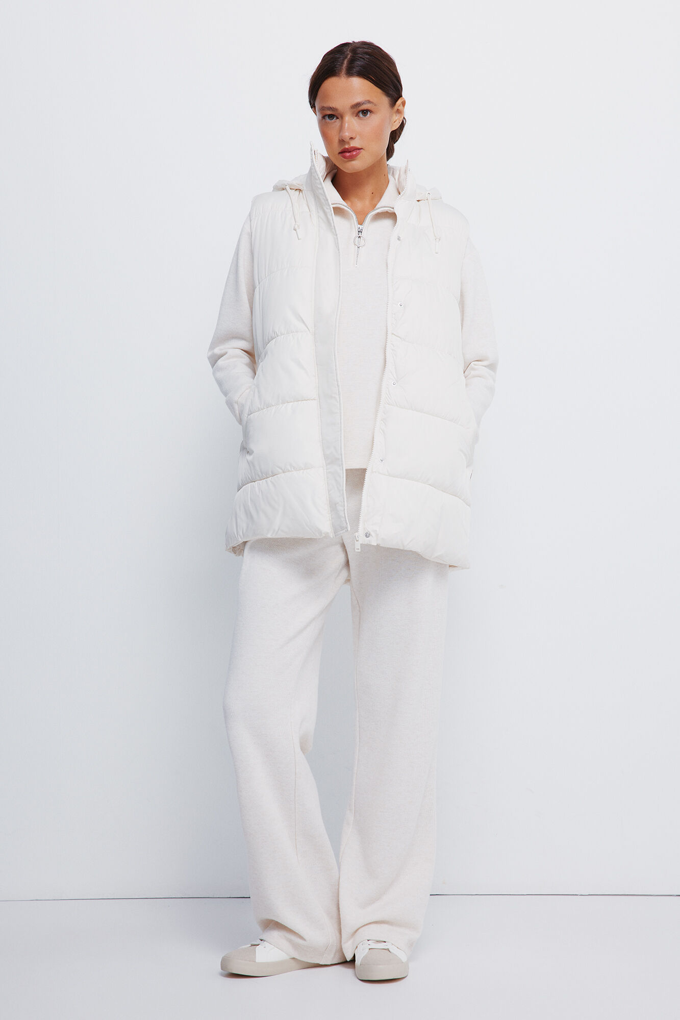 Springfield Chaleco capucha poli&eacute;ster reciclado caf&eacute;