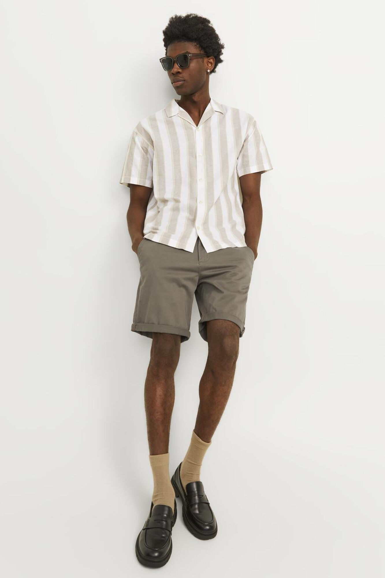 Jack & Jones Bermuda estilo chino regular fit gris