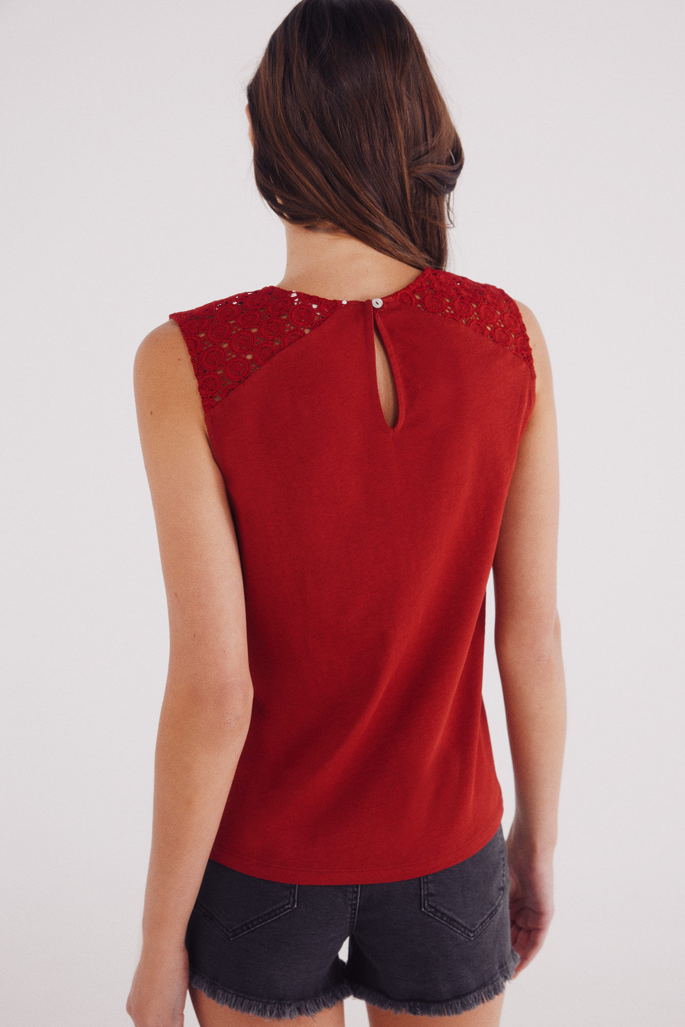 Springfield Playera crochet hombros rojo