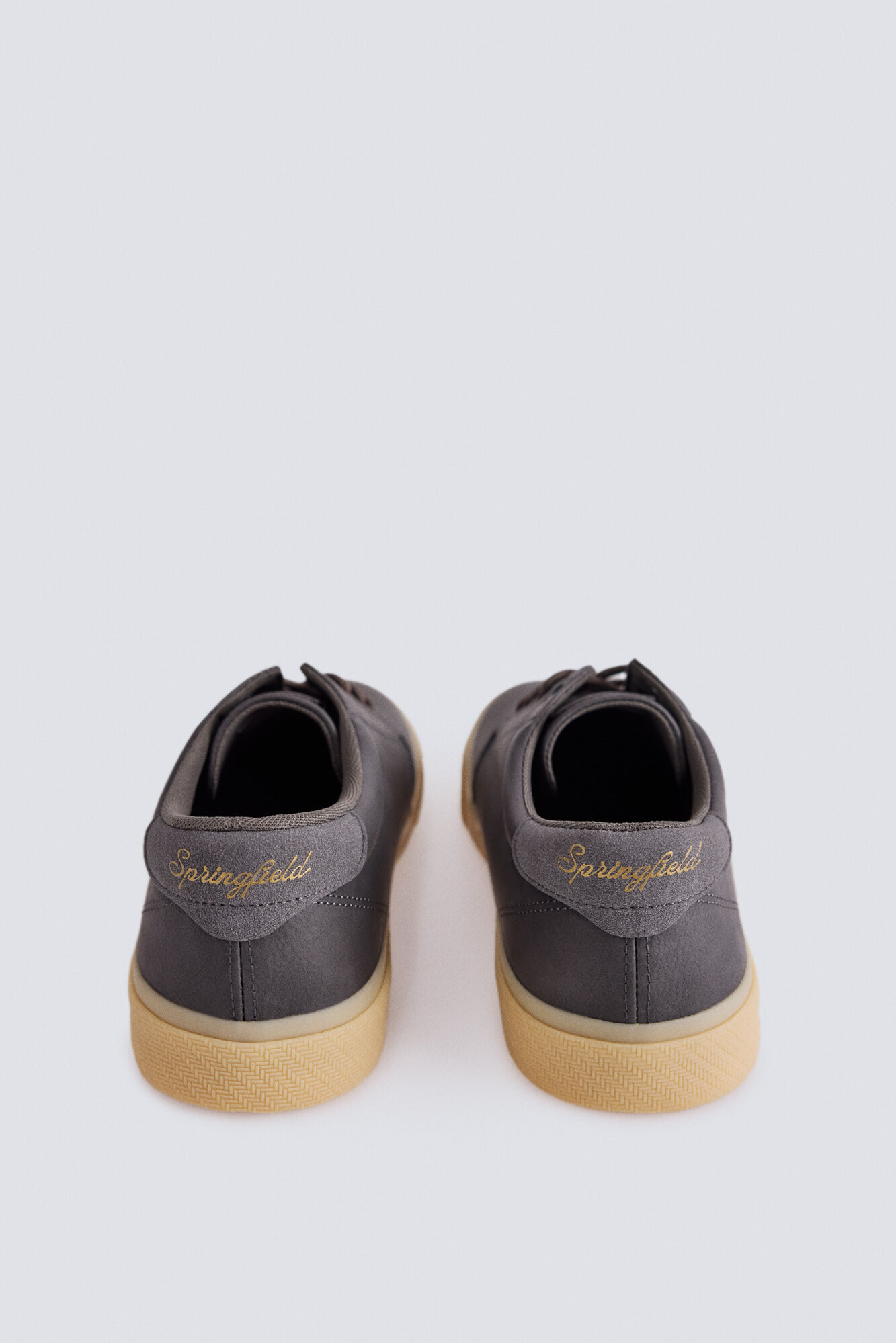 Springfield Tenis ic&oacute;nico efecto piel gris