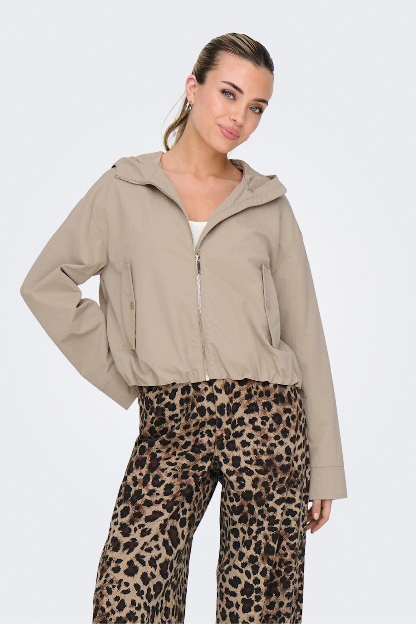 Only Chaqueta corta con capucha