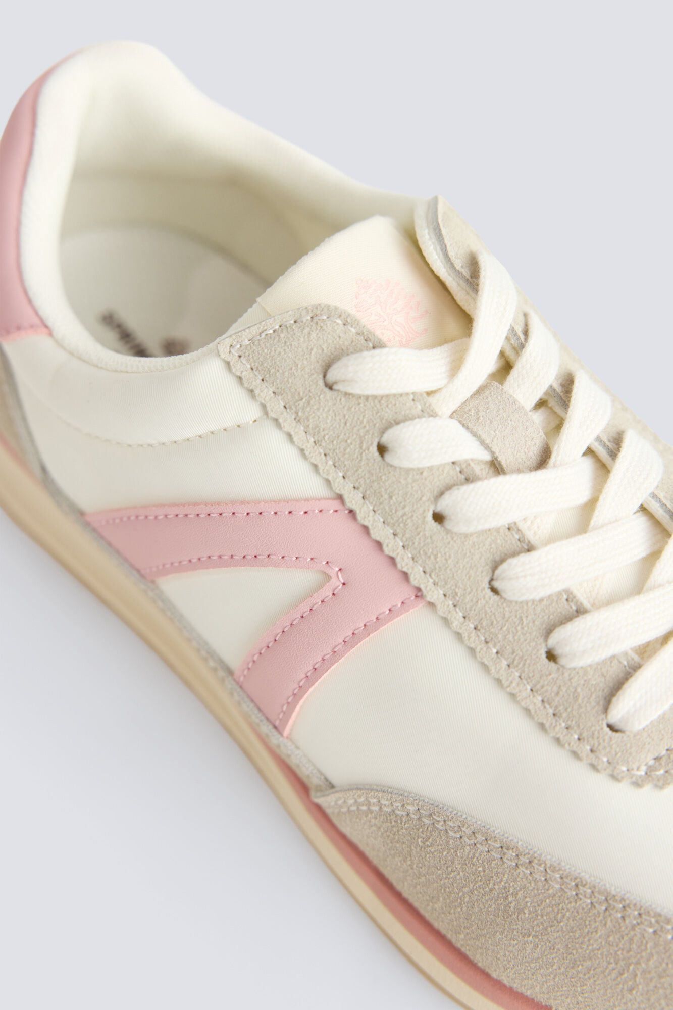 Springfield Sneakers retro de rayas beige