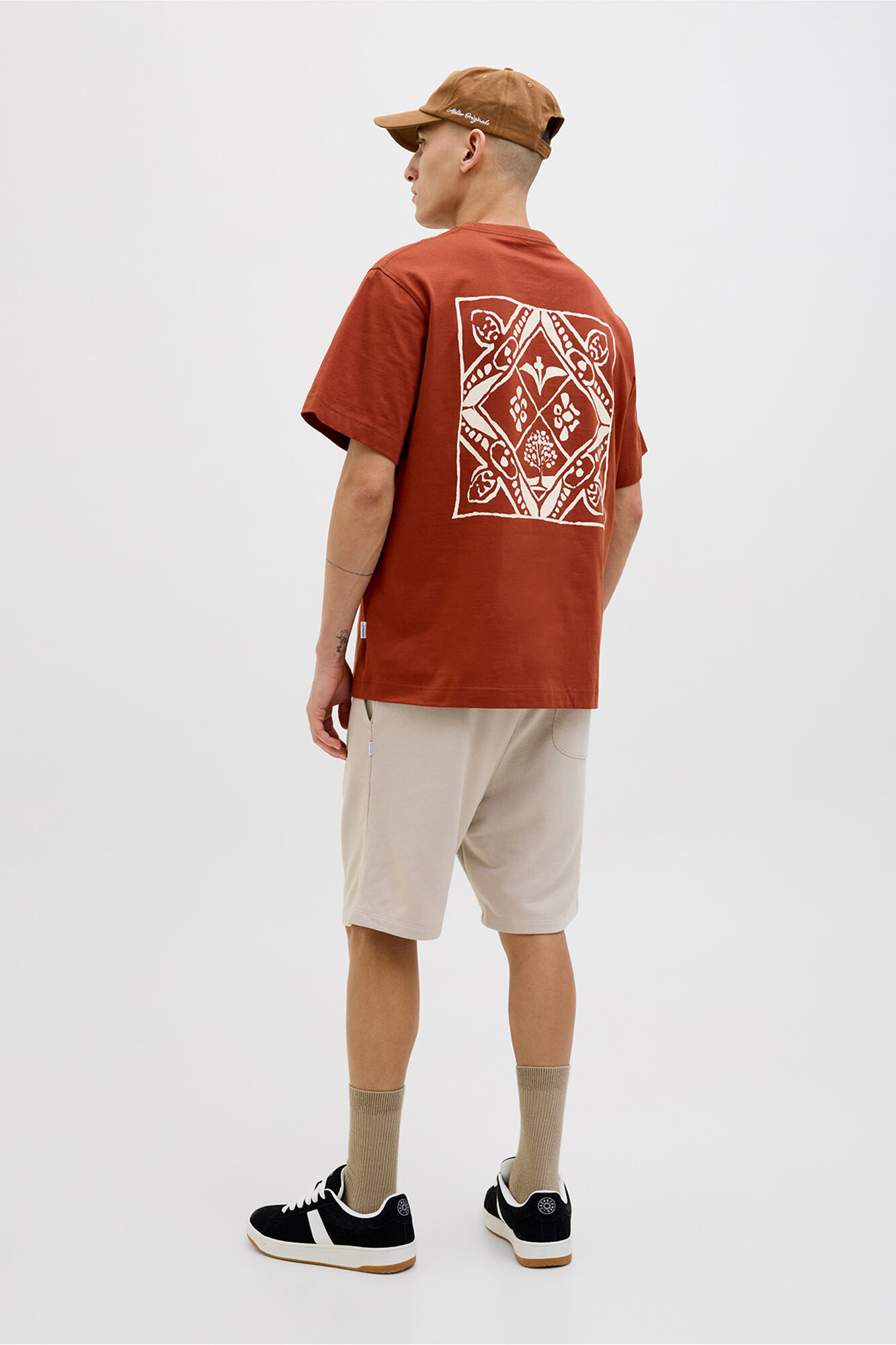 Jack & Jones Camiseta back print caf&eacute;