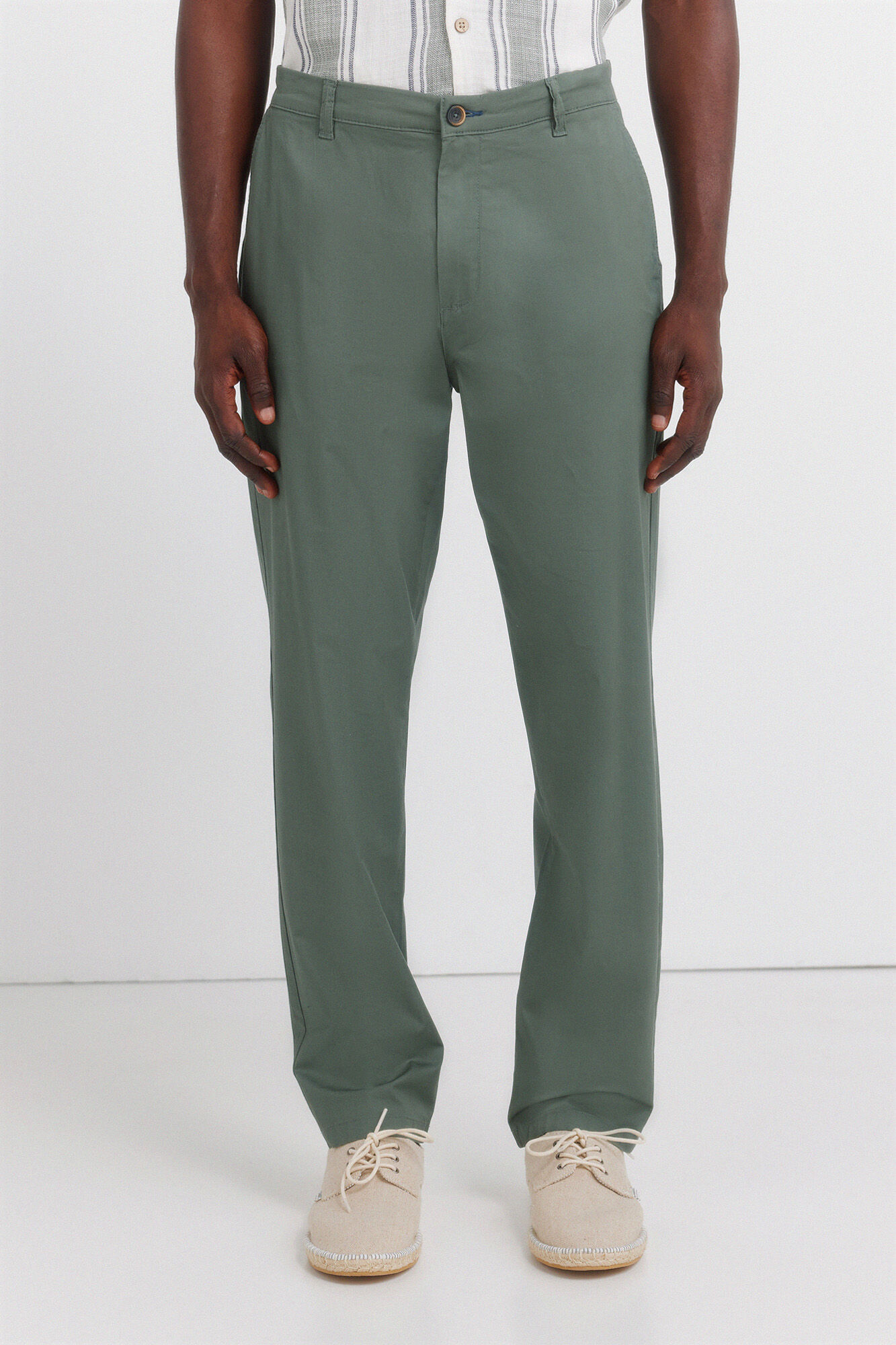 Springfield Pantal&oacute;n chino ligero c&oacute;modo slim fit