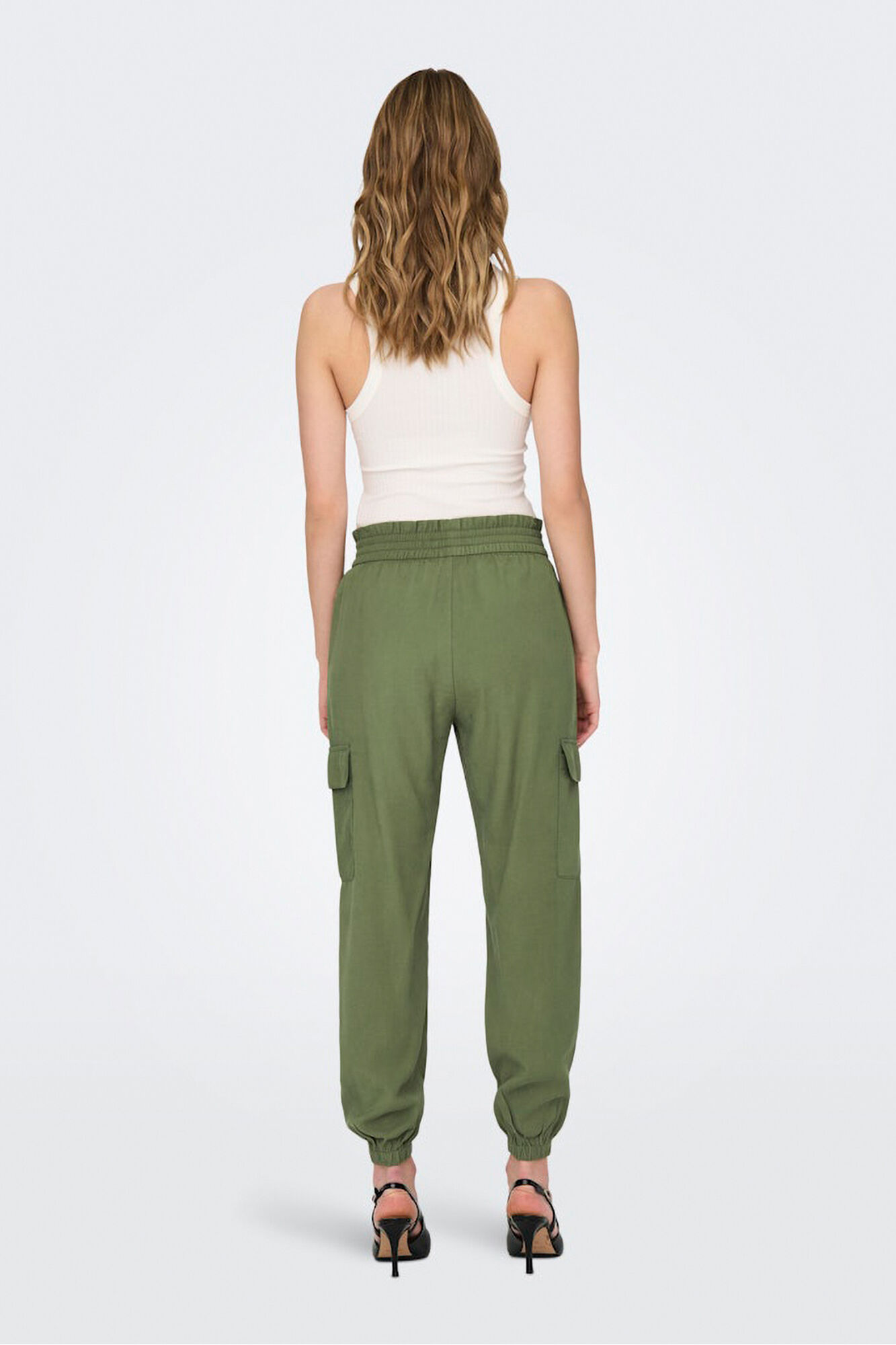 Only Pantal&oacute;n cargo fluido verde