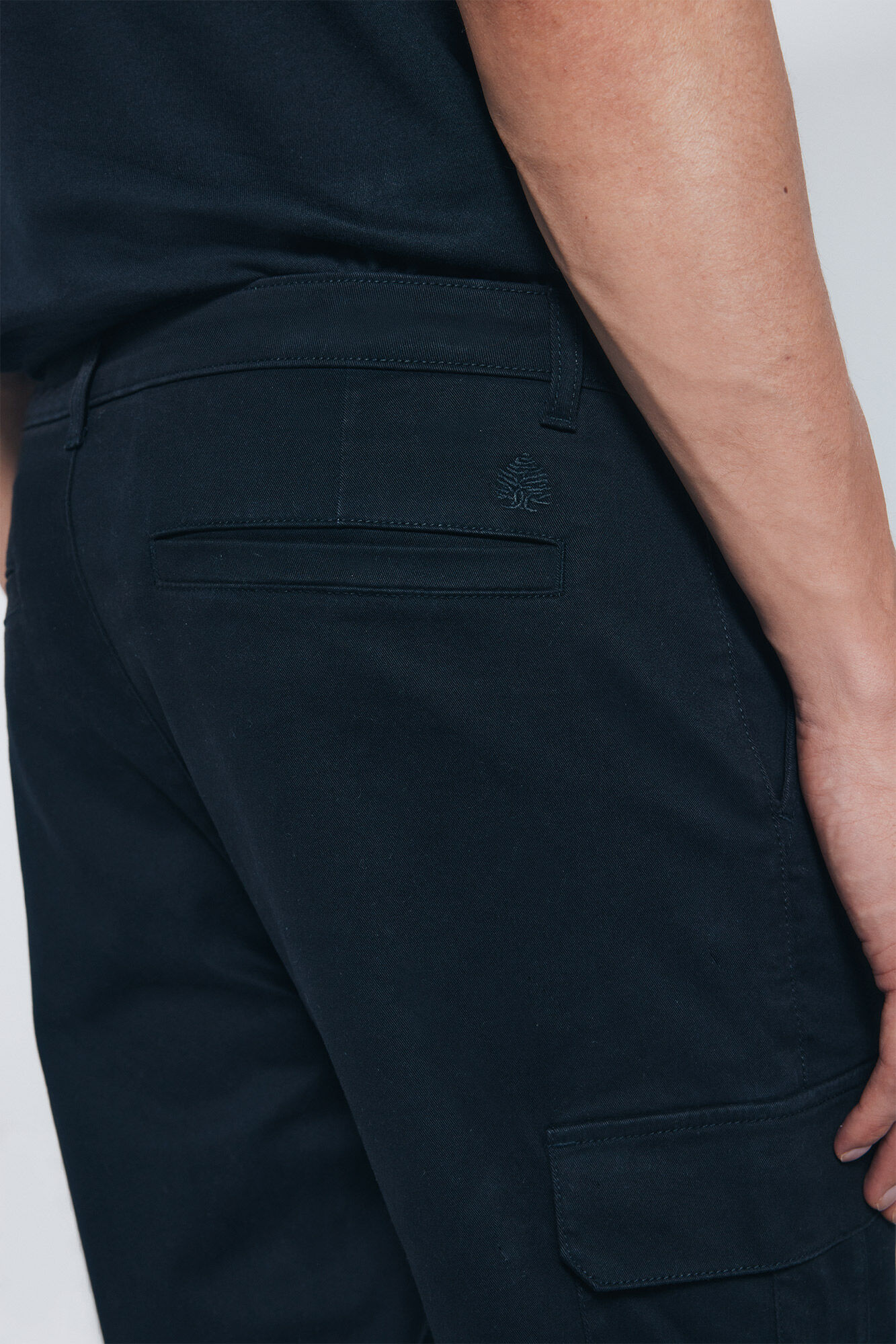 Springfield Pantal&oacute;n cargo slim fit negro