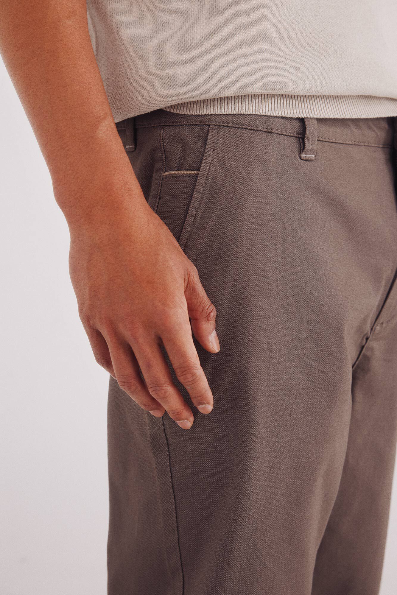 Springfield Pantal&oacute;n chino microestampado slim fit caf&eacute;