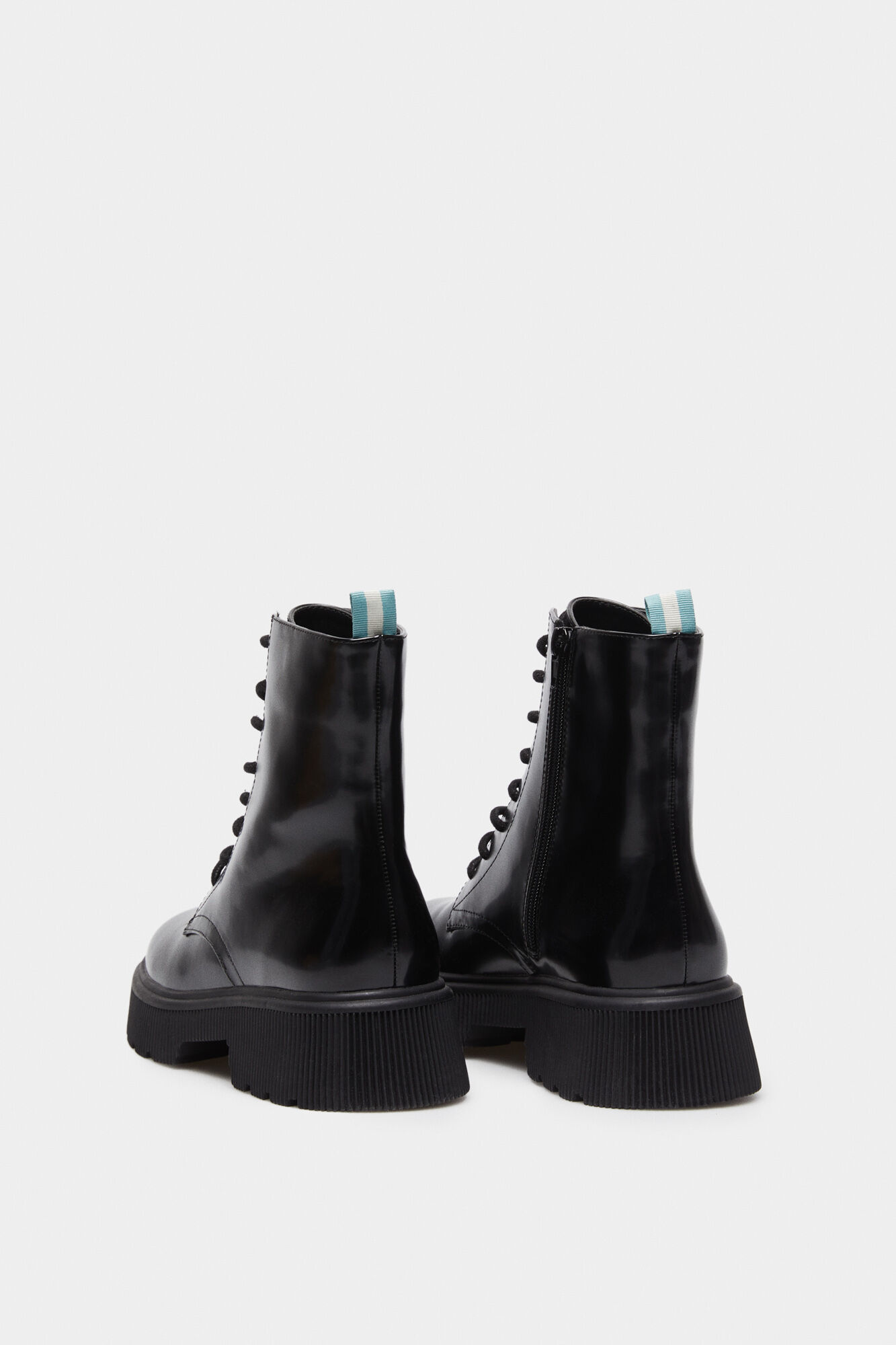 Bota Efecto Charol Suela Track