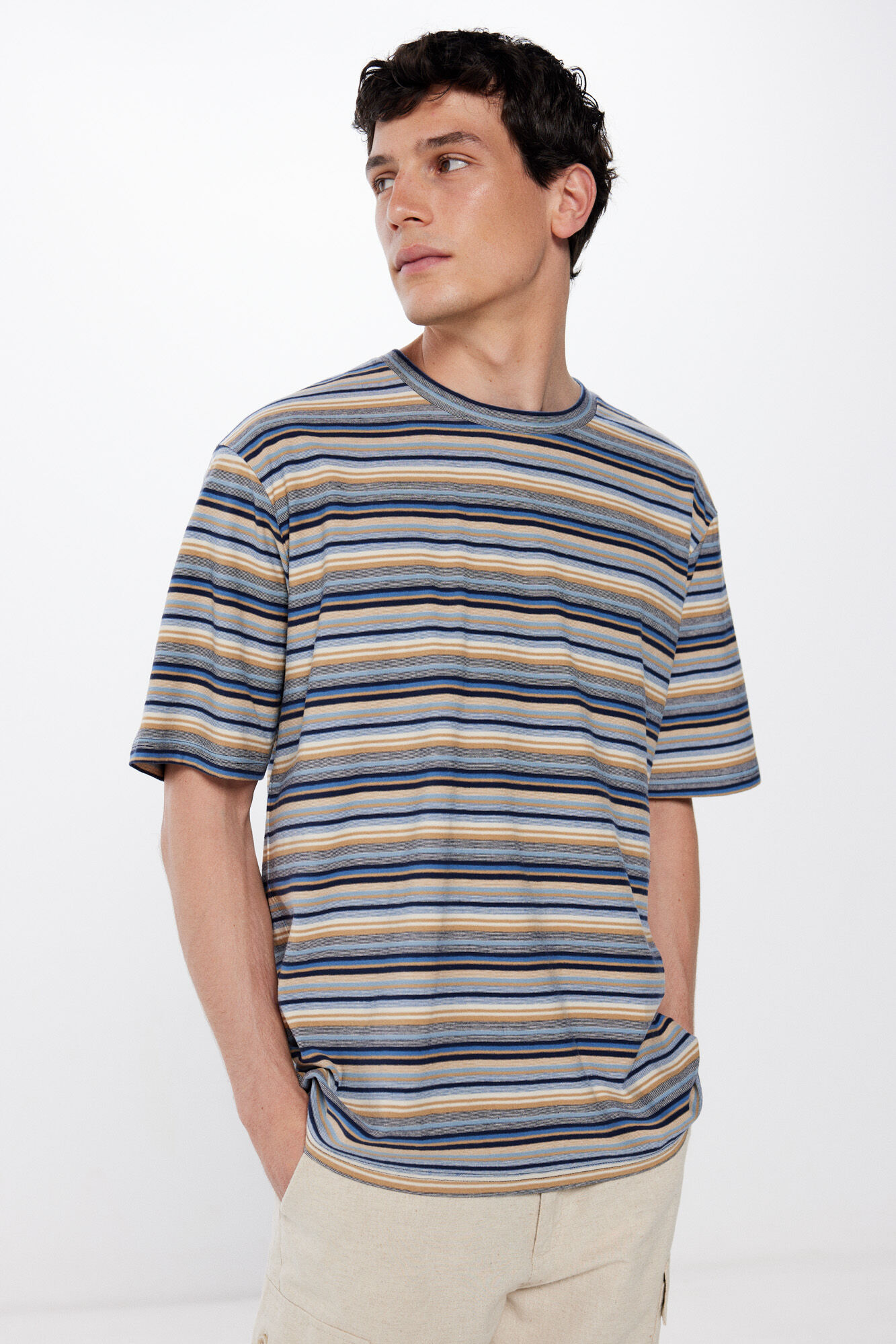 Playera de rayas hombre deals