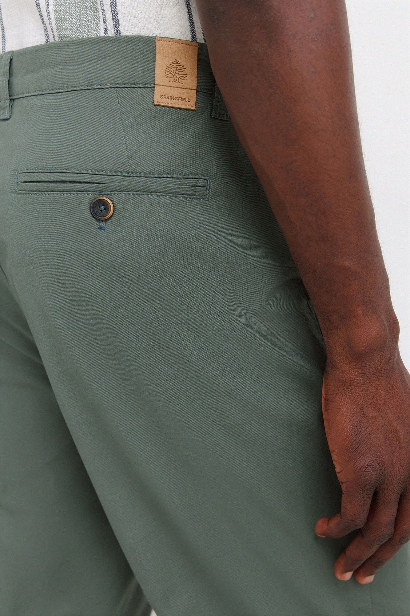 Springfield Pantal&oacute;n chino ligero c&oacute;modo slim fit caza oscuro