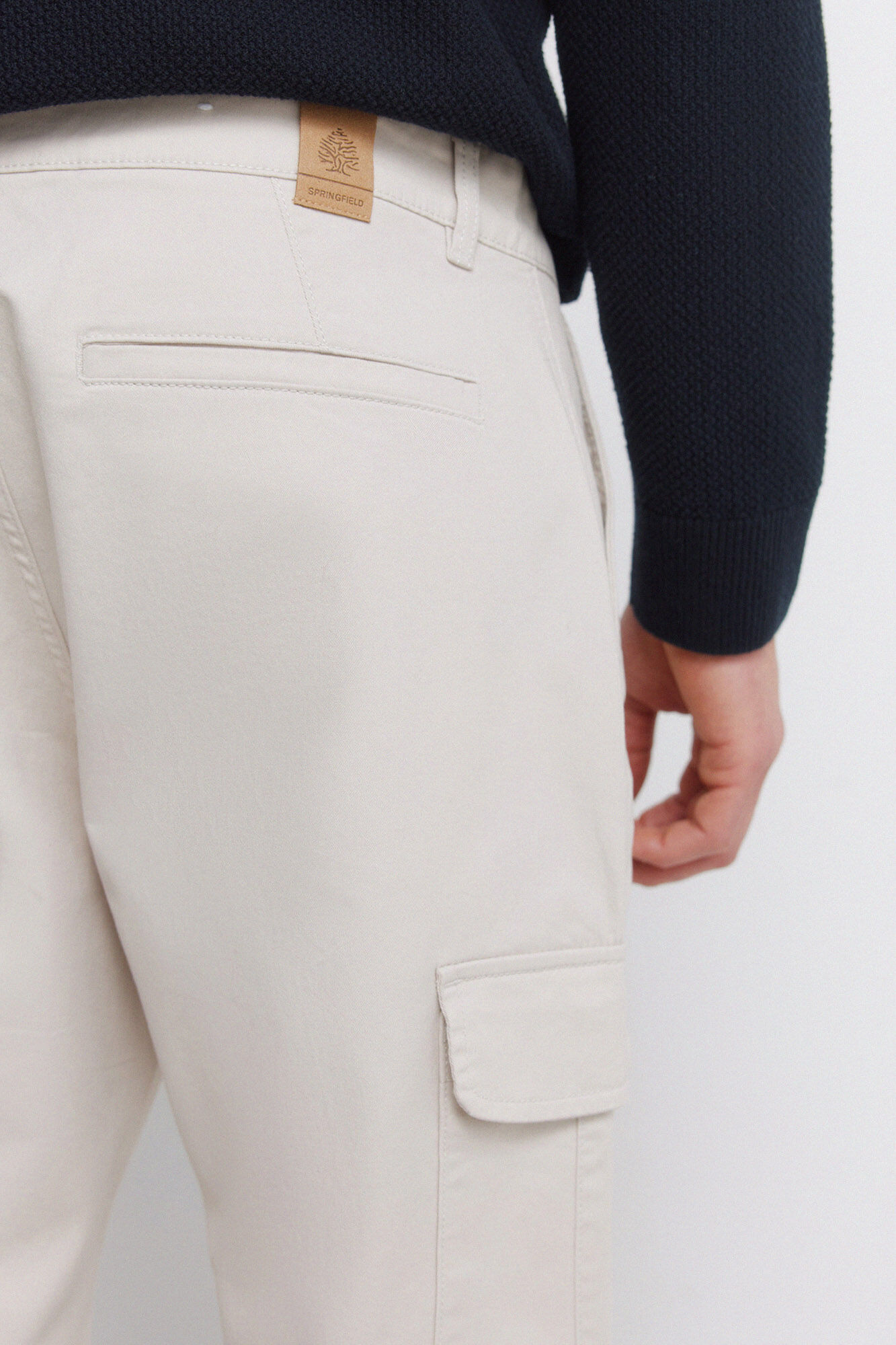 Springfield Pantal&oacute;n cargo c&oacute;modo slim fit blanco