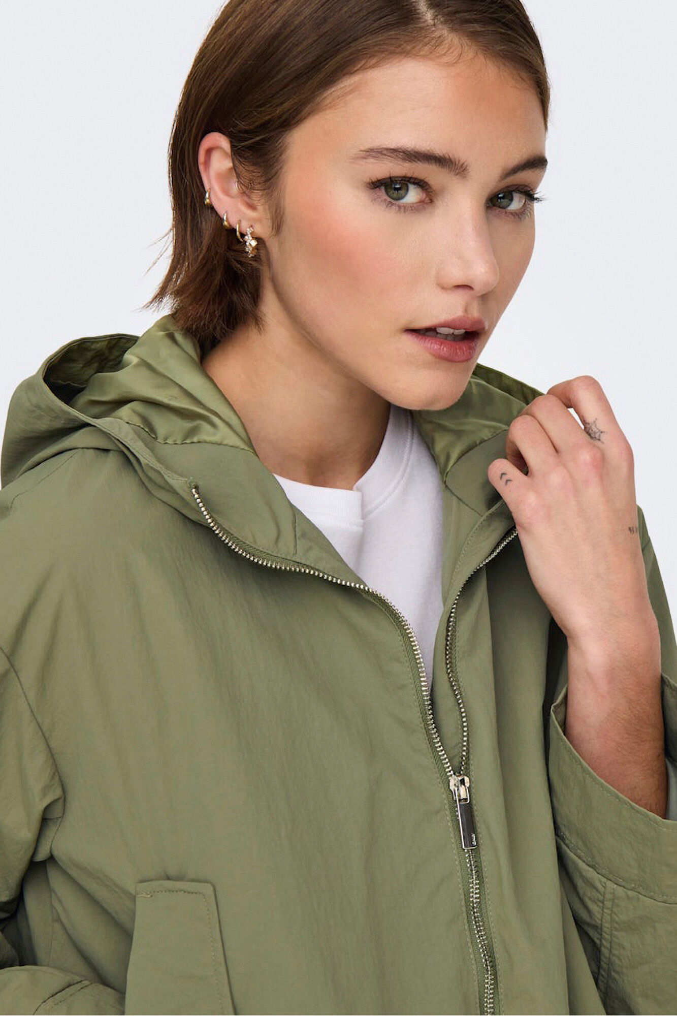 Only Chaqueta corta con capucha caf&eacute;