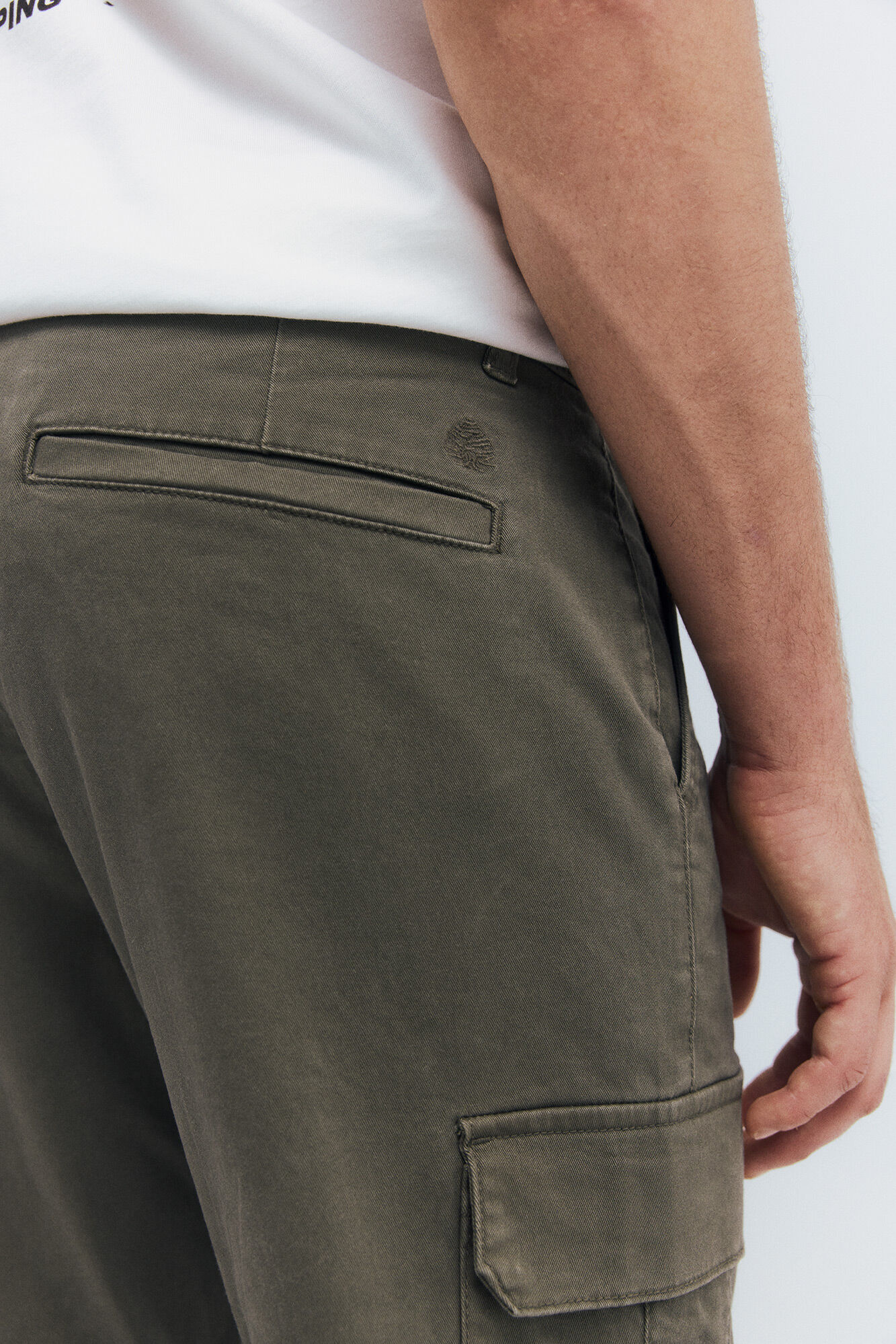Springfield Pantal&oacute;n cargo slim fit kaki