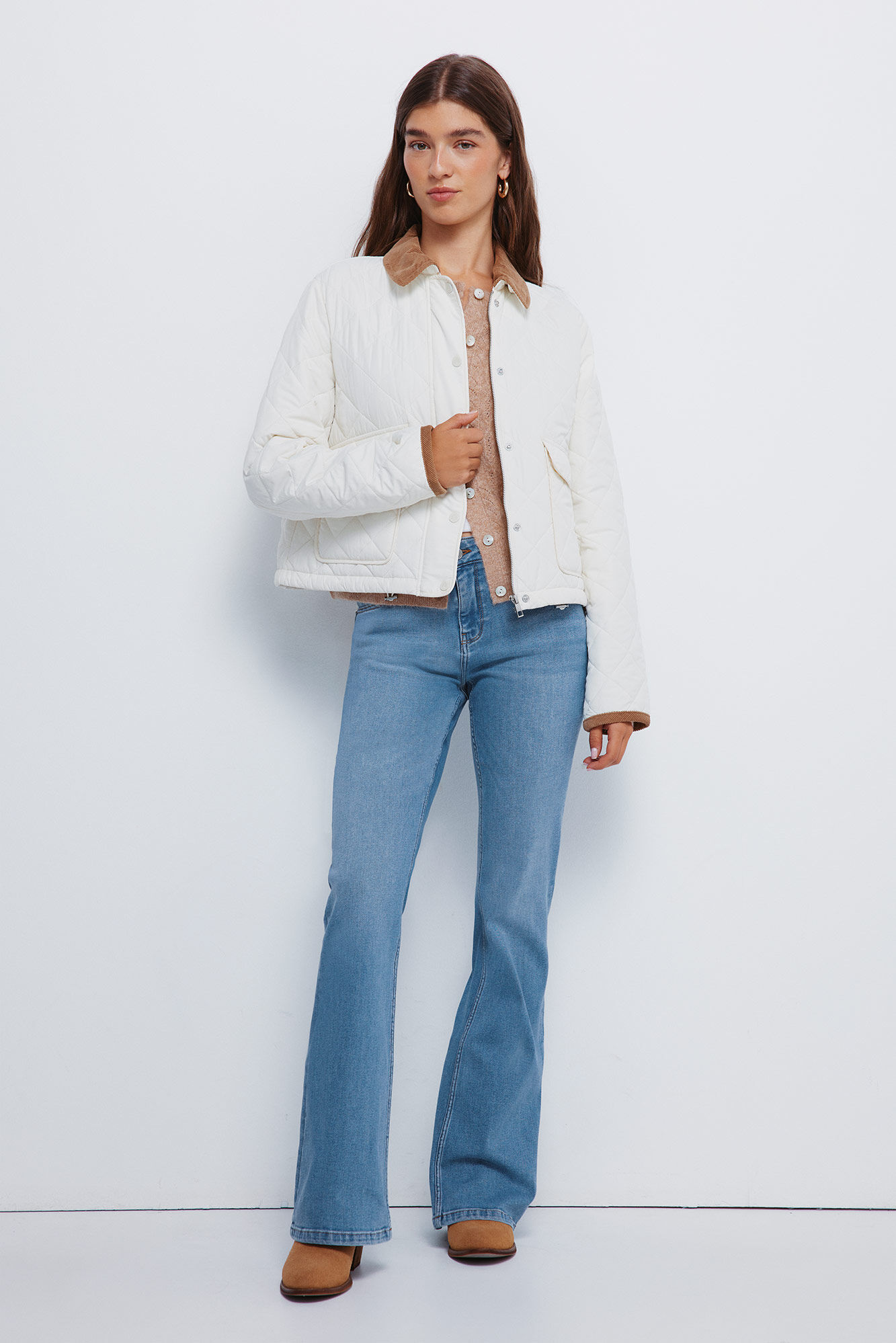 Springfield Chamarra short con relleno con cuello de pana blanco