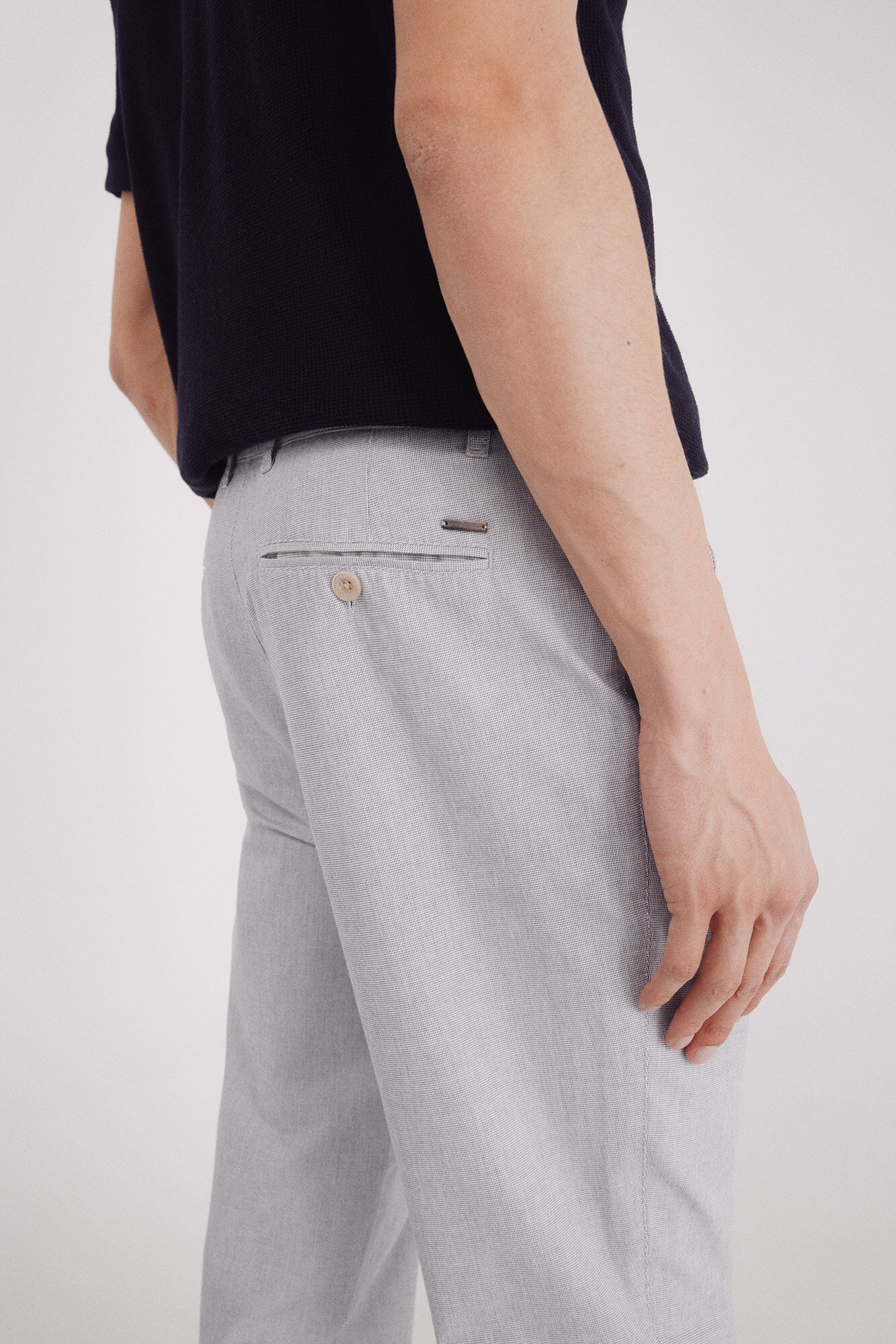 Springfield Pantal&oacute;n ligero estructura slim fit