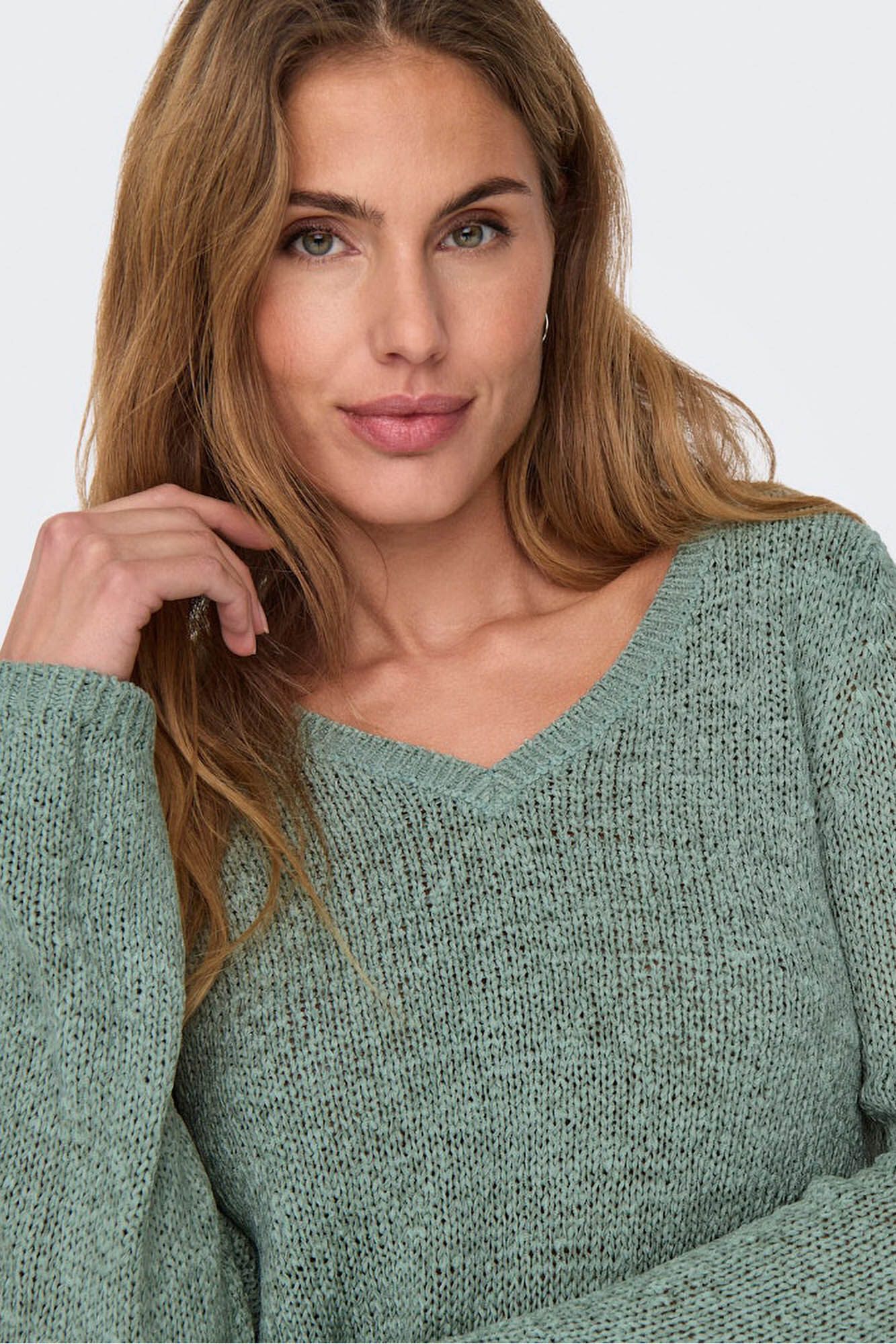 Only Su&eacute;tere de cuello de pico caza oscuro