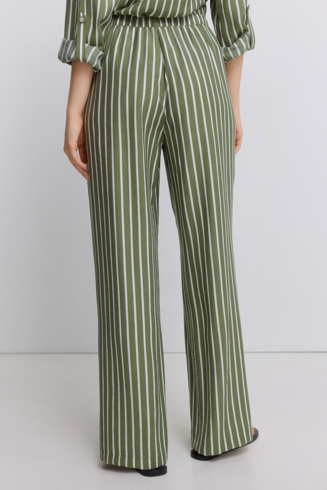 Springfield Pantal&oacute;n largo fluido ancho kaki