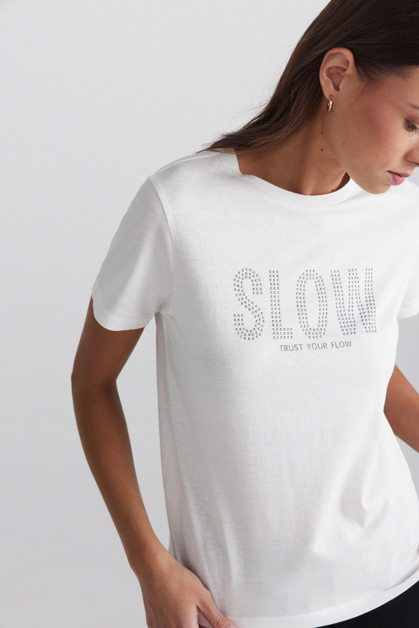 Springfield Playera de manga corta con texto y tachas