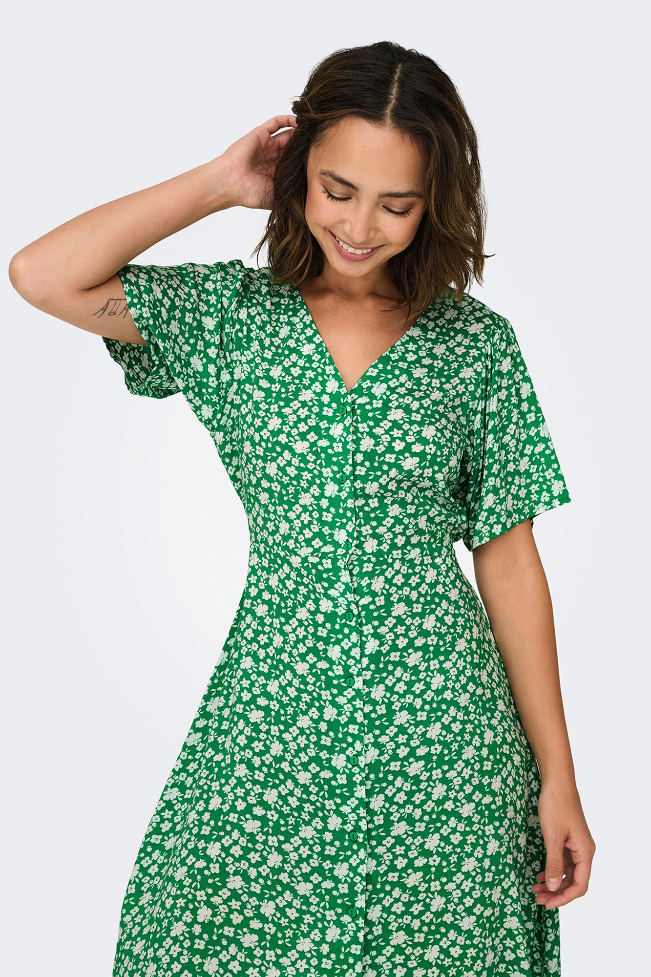 Only Vestido corto manga corta verde