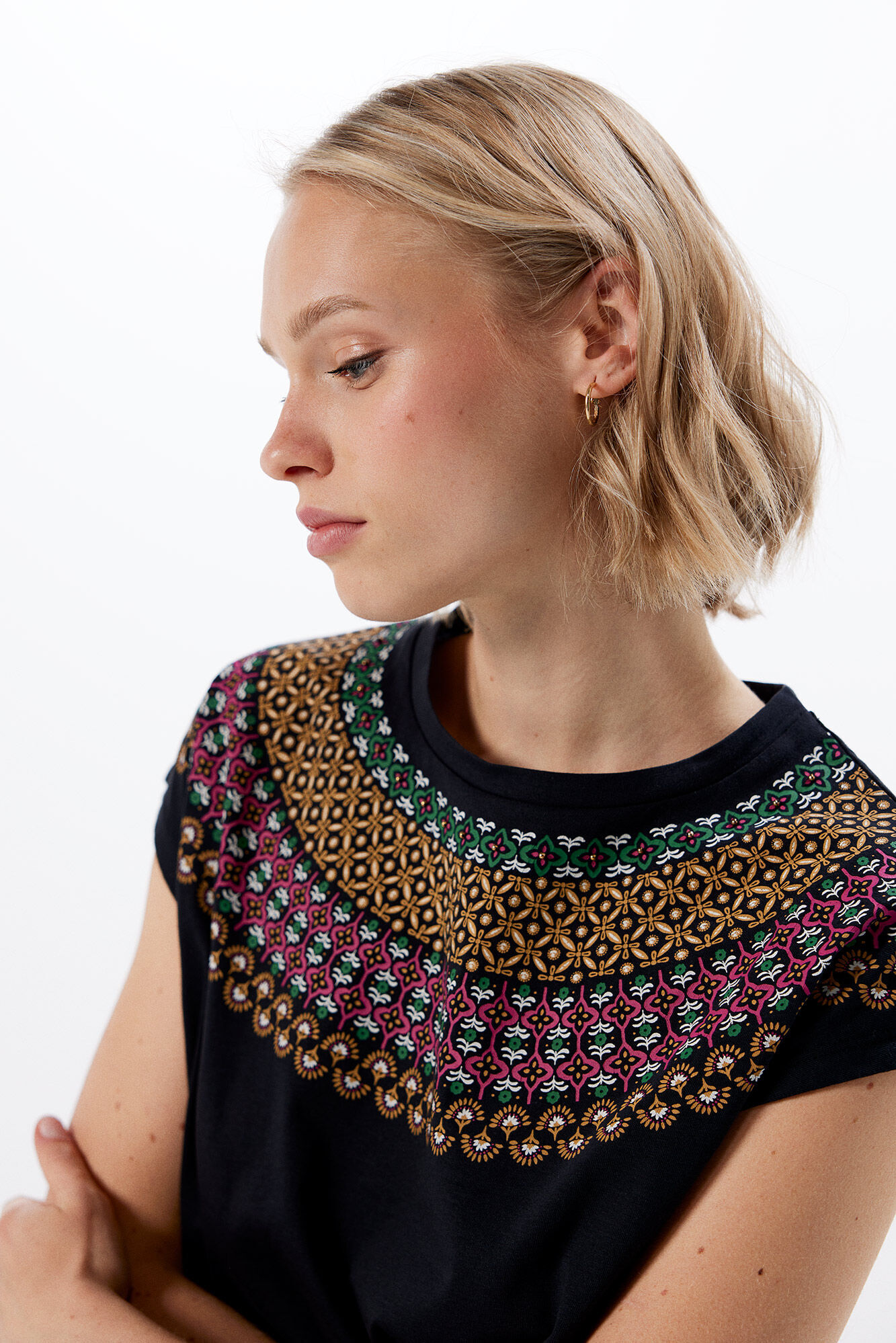 Springfield Playera cuello &eacute;tnico negro