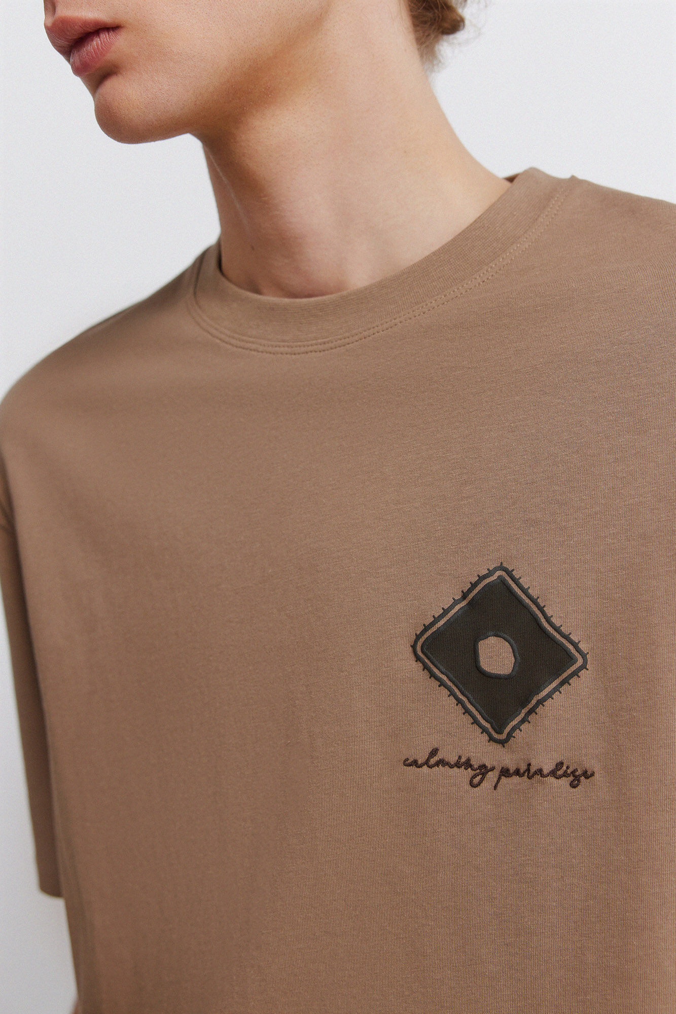 Springfield Playera de parches caf&eacute;