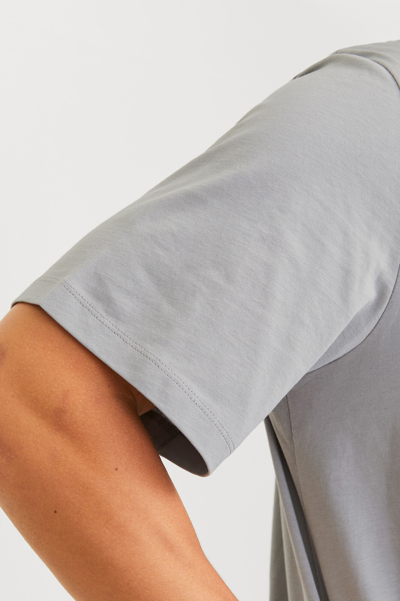 Jack & Jones Playera est&aacute;ndar fit gris