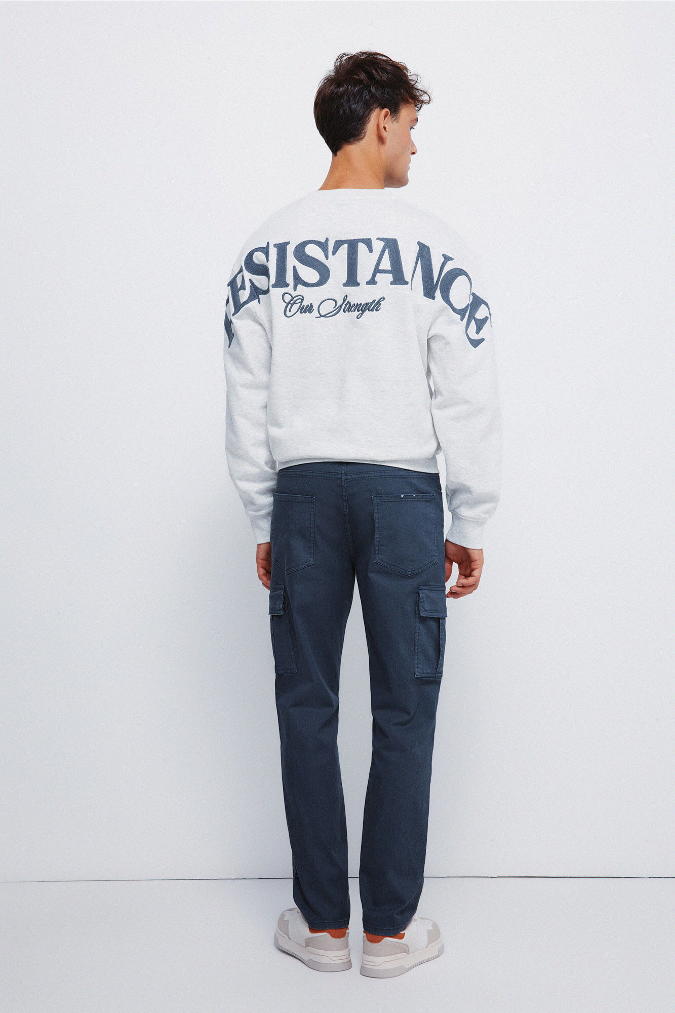 Springfield Pantal&oacute;n cargo lavado de corte entallado azul indigo