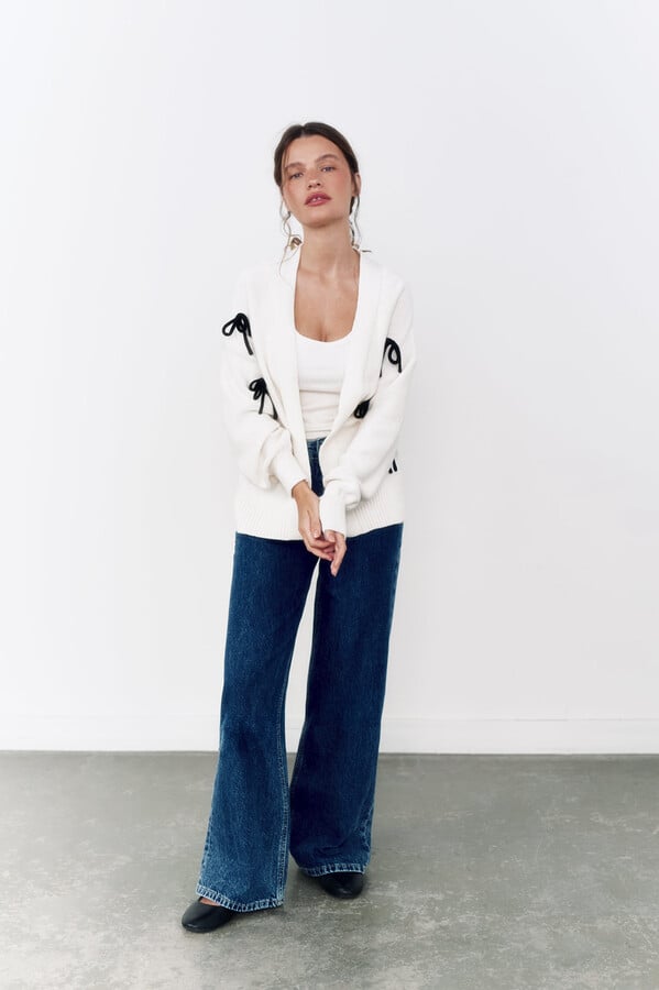 High Spirits Cárdigan "Iced petals"  marfil