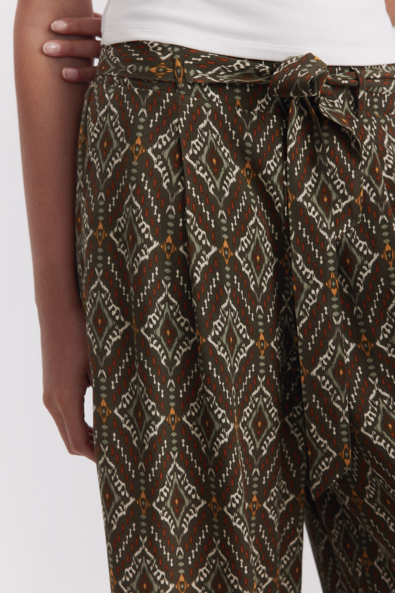 Springfield Pantal&oacute;n fluido estampado con cintur&oacute;n khaki