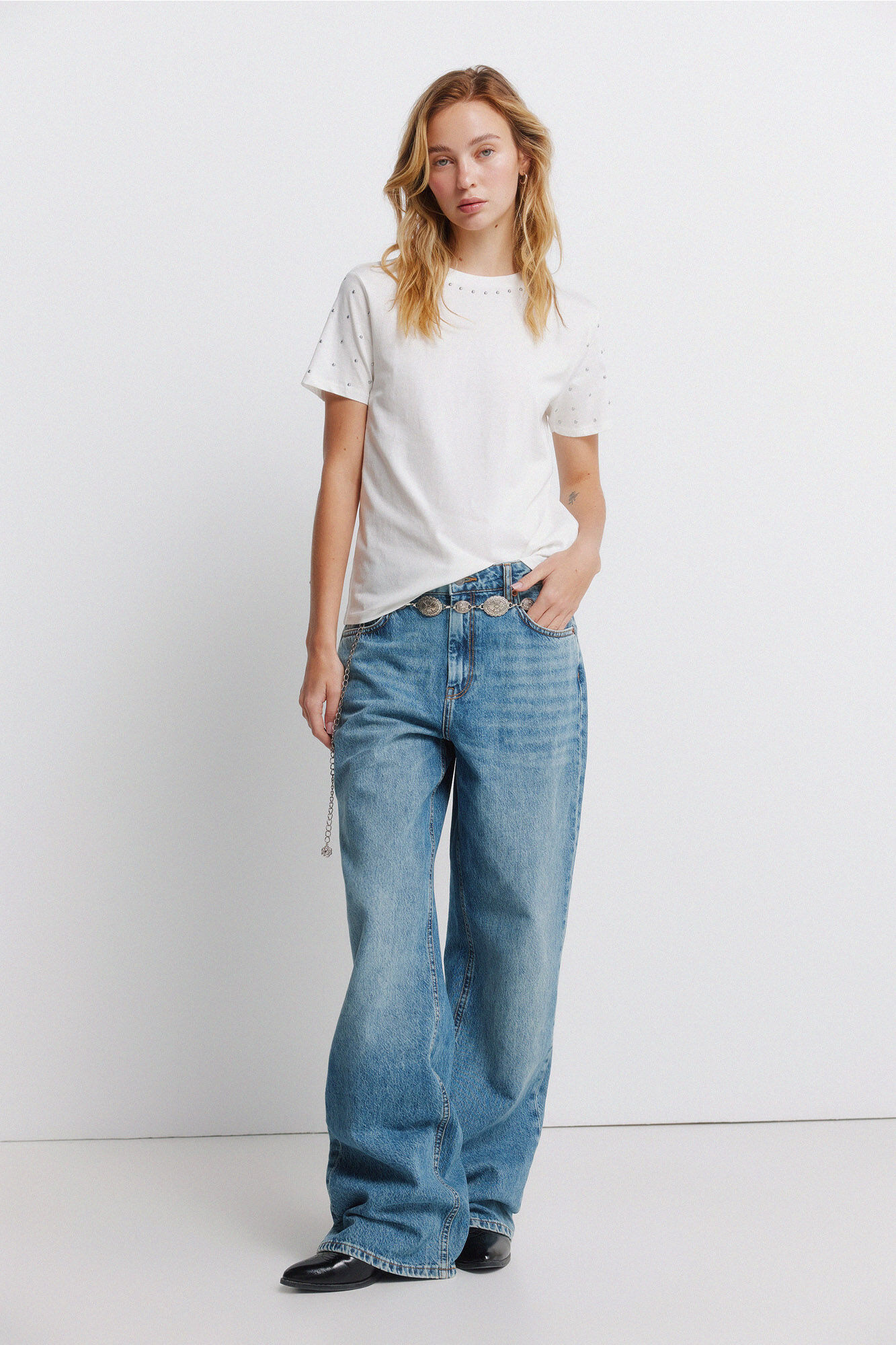 Springfield Playera manga corta con tachas marfil